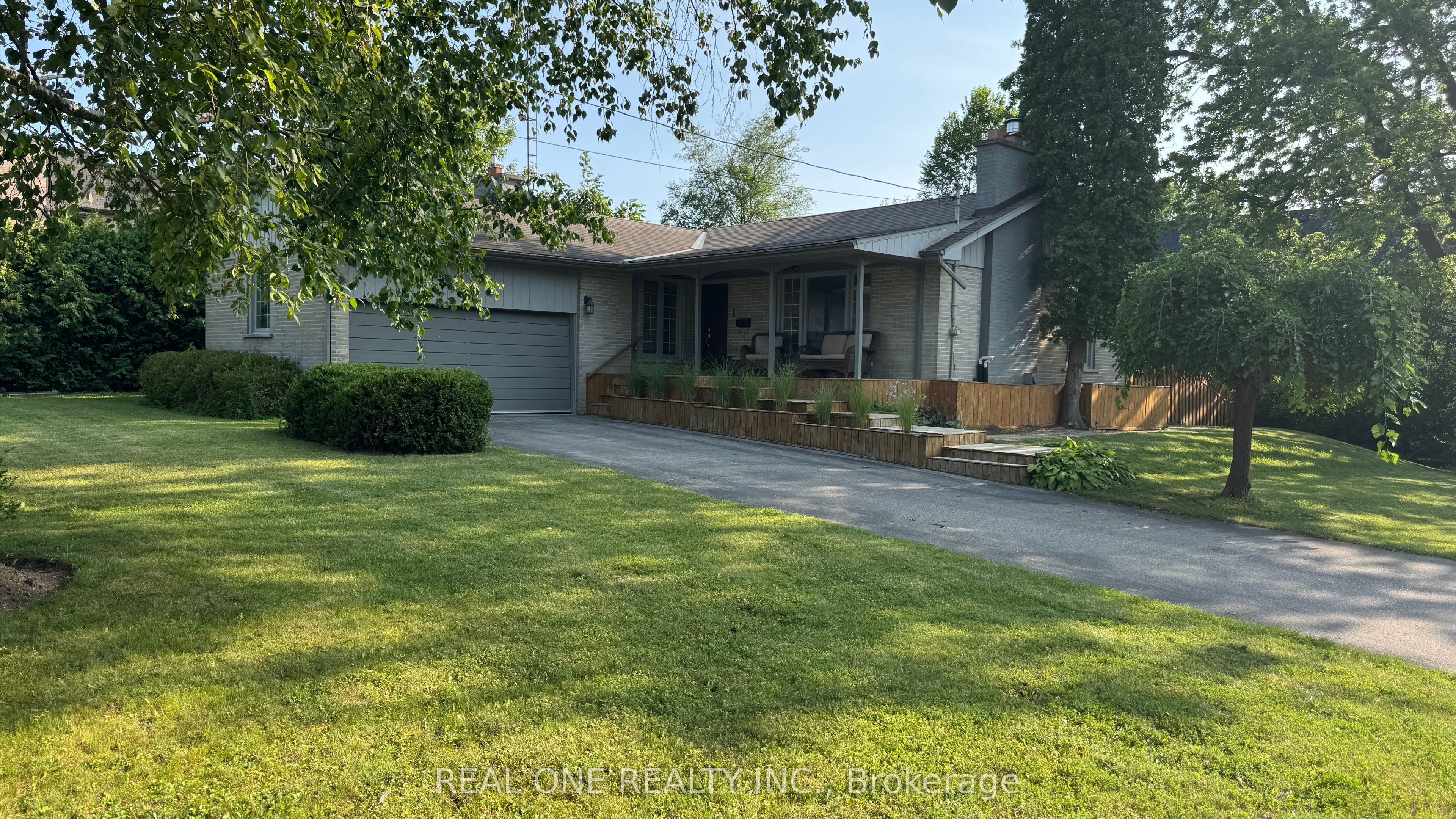1 Silkstone Gate, Richmond Hill, ON L4C 6V7 photo 2