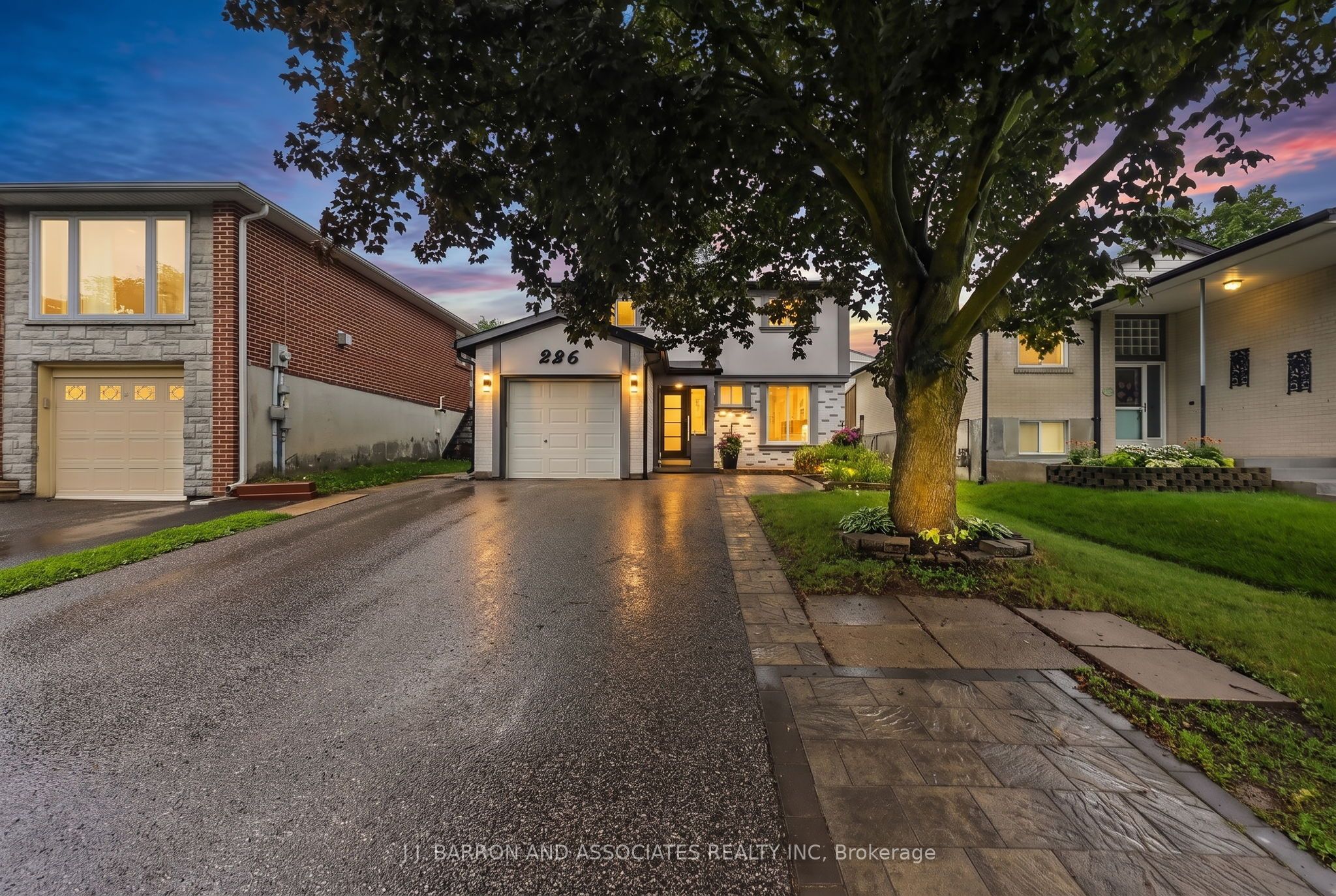 226 Thoms Crescent, Newmarket, ON L3Y 1E1 photo 2