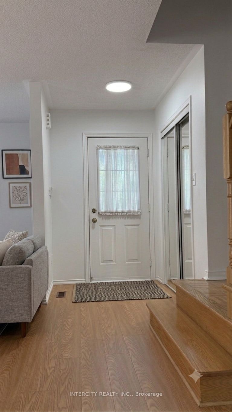 12 Castle Park Boulevard, Vaughan, ON L4H 1M5 photo 3