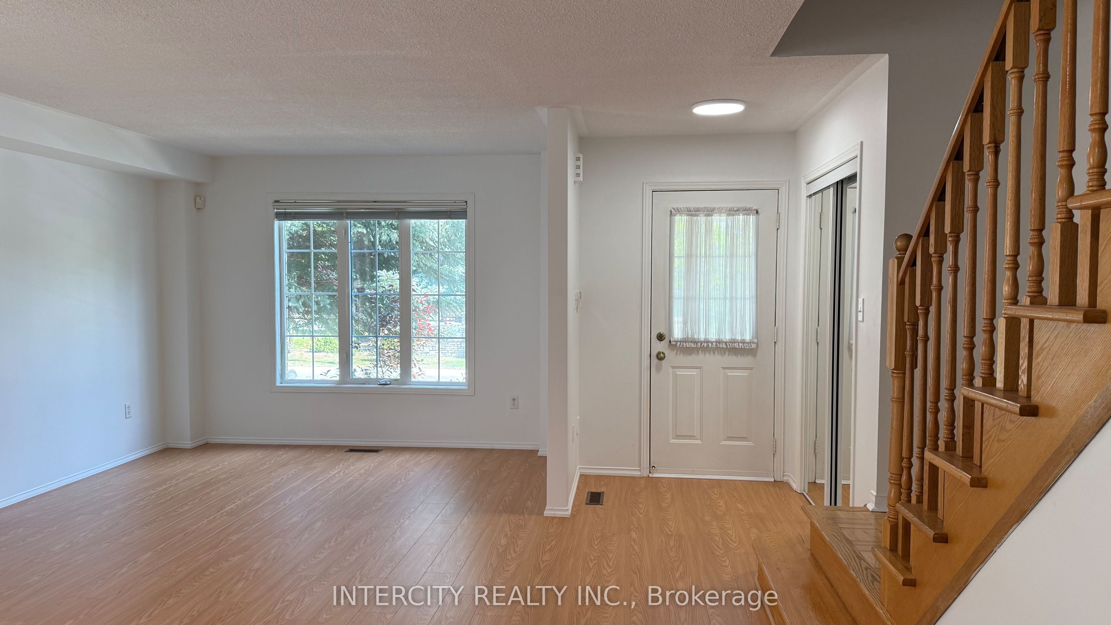 12 Castle Park Boulevard, Vaughan, ON L4H 1M5 photo 4