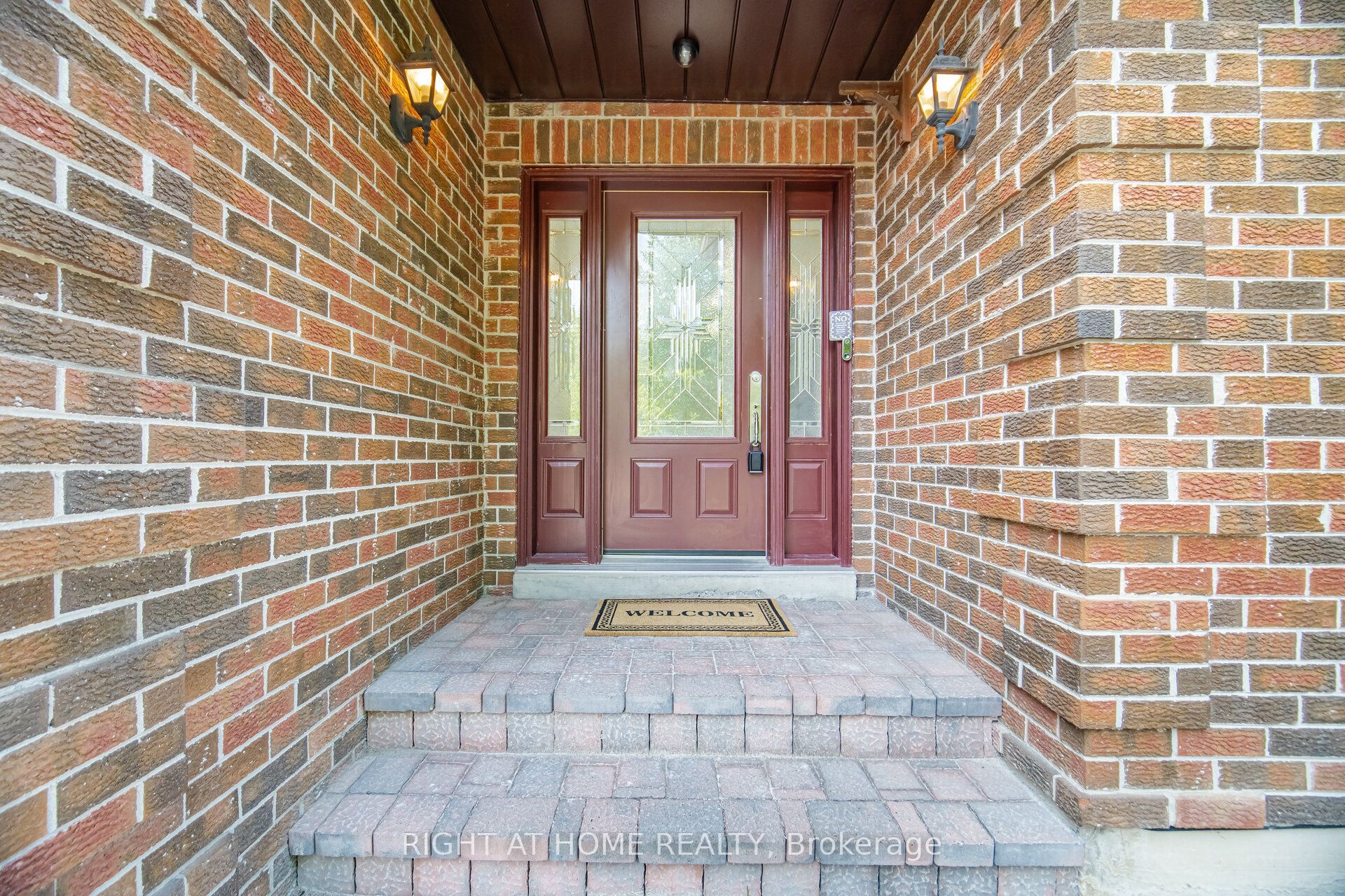 4 Simmons Crescent, Aurora, ON L4G 6B4 photo 2