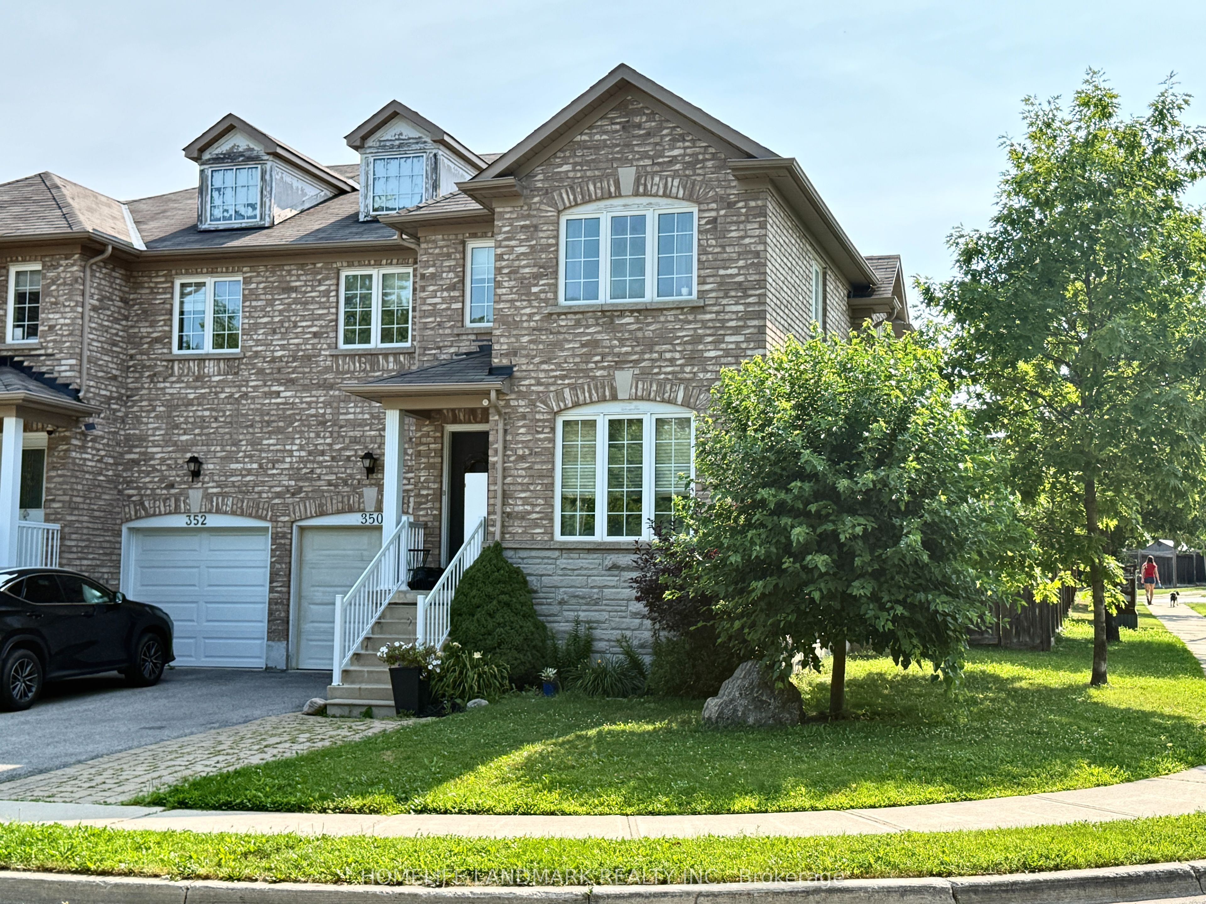 350 Gilpin Drive, Newmarket, ON L3X 3H2 photo 2