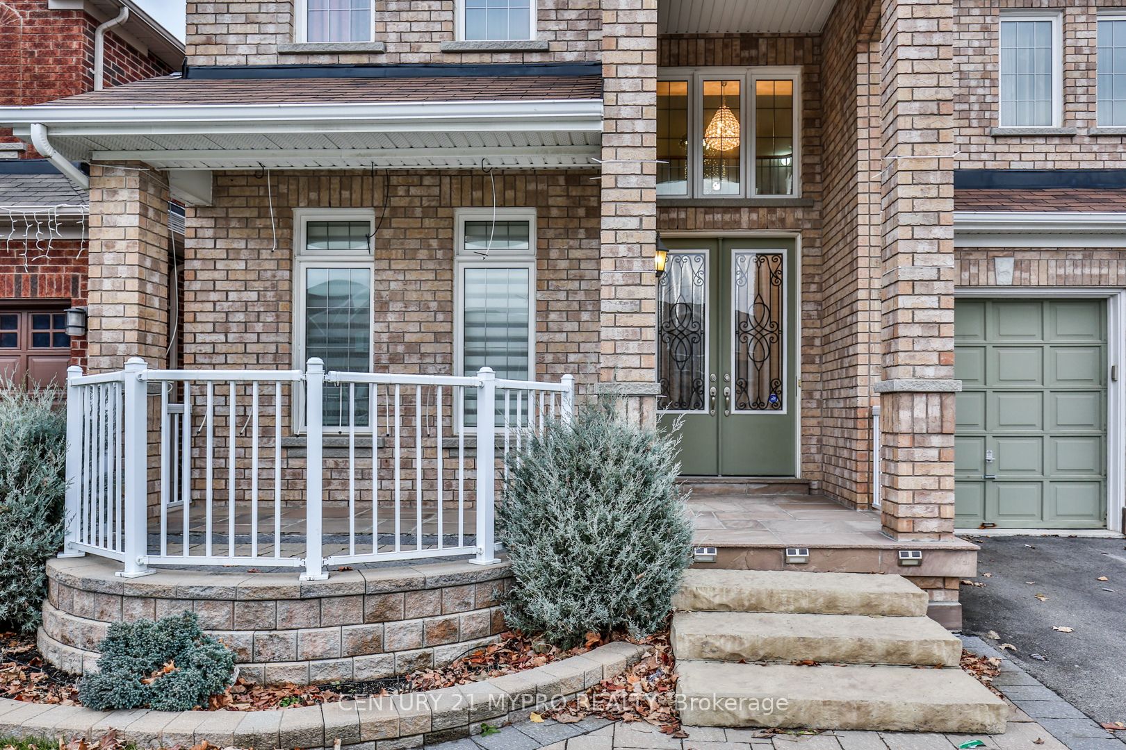 431 Woodspring Avenue E, Newmarket, ON L3X 3H5 photo 3