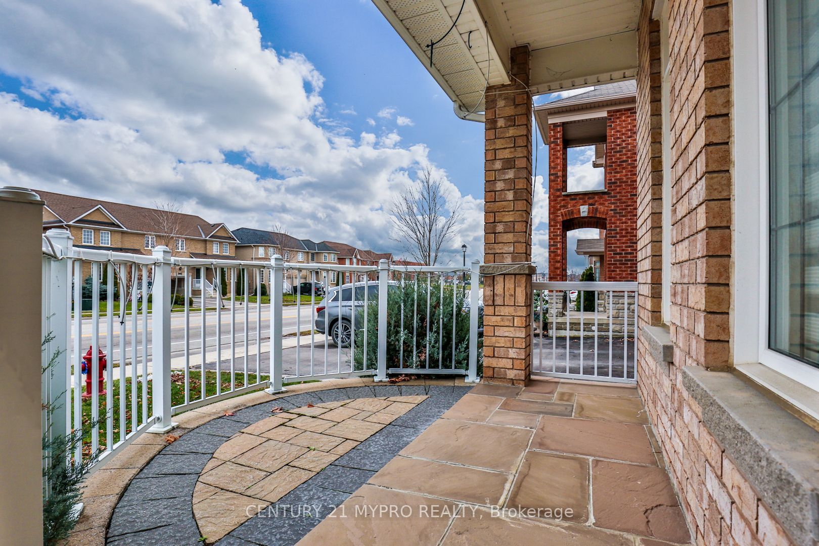 431 Woodspring Avenue E, Newmarket, ON L3X 3H5 photo 4