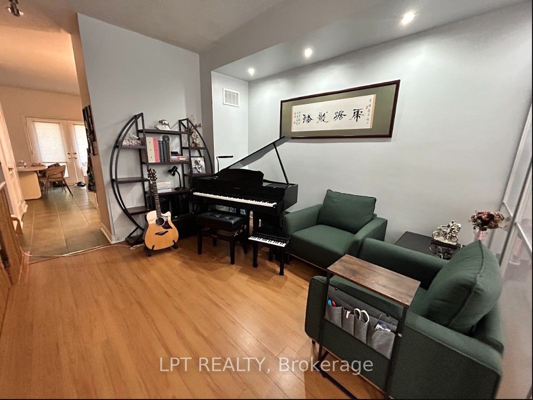 125 Hall Street 6, Richmond Hill, ON L4C 4N9 photo 4