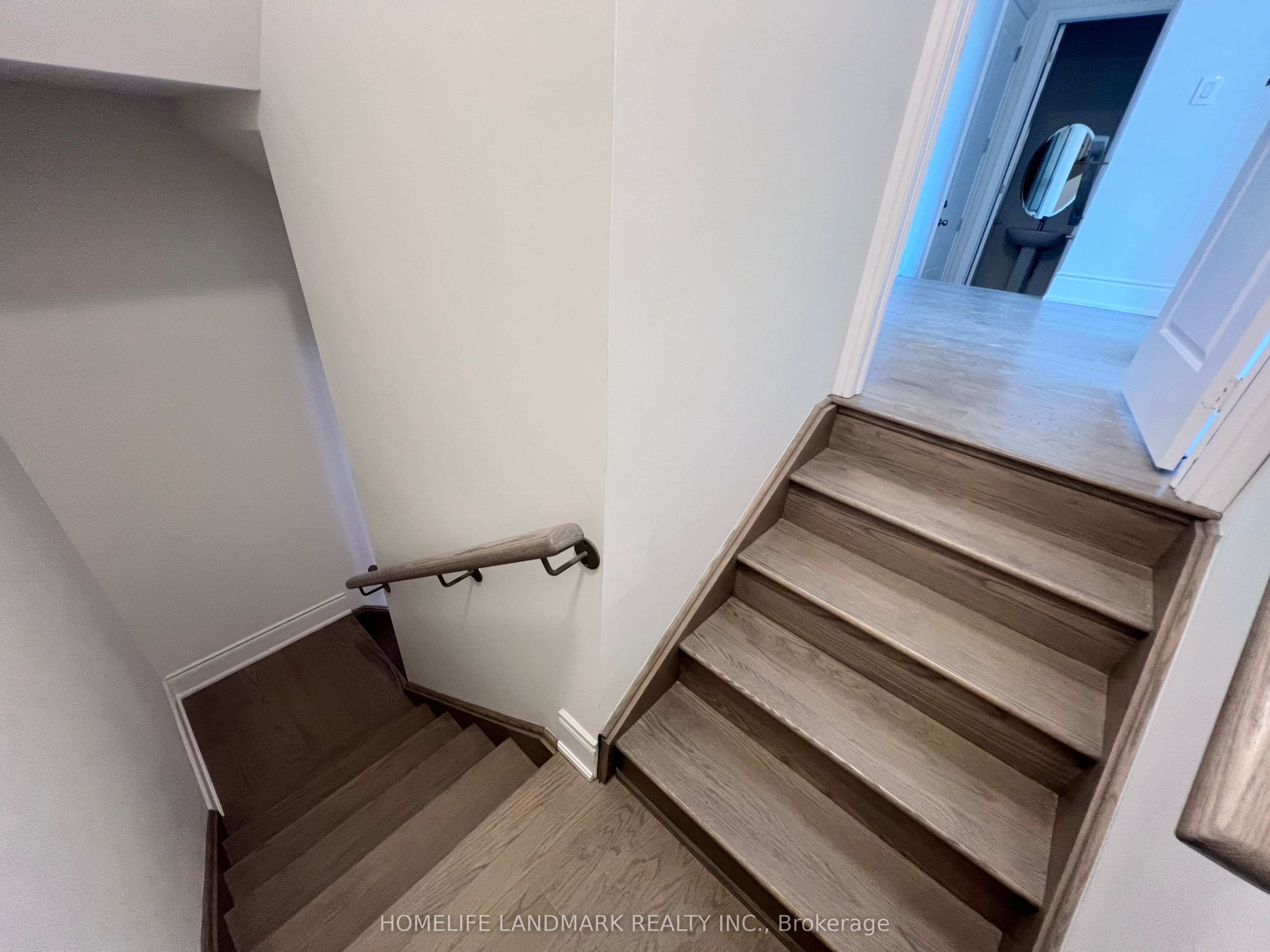 19 Fairlawn Avenue, Markham, ON L6C 2E7