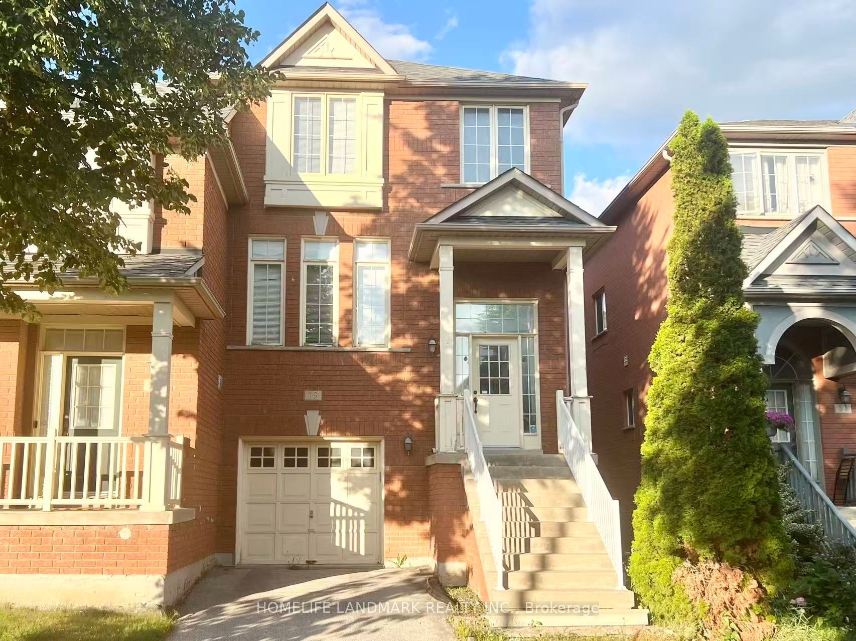 19 Fairlawn Avenue, Markham, ON L6C 2E7 photo 2