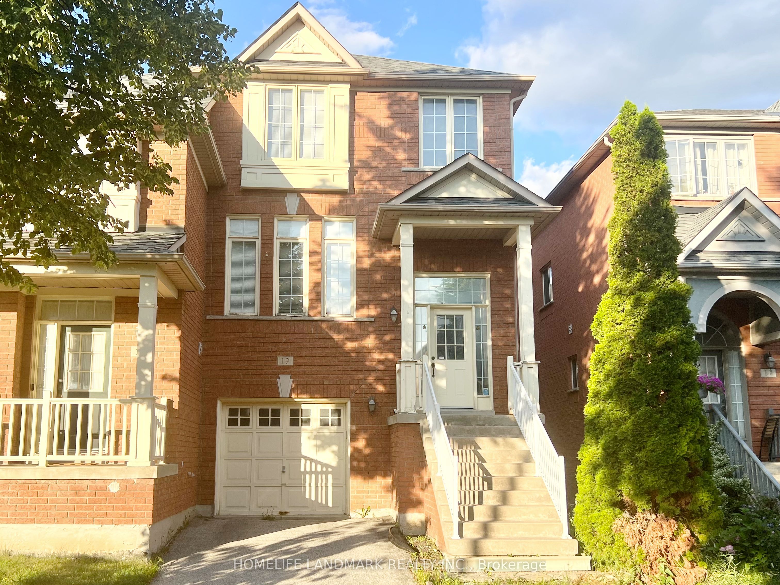 19 Fairlawn Avenue, Markham, ON L6C 2E7 photo 3