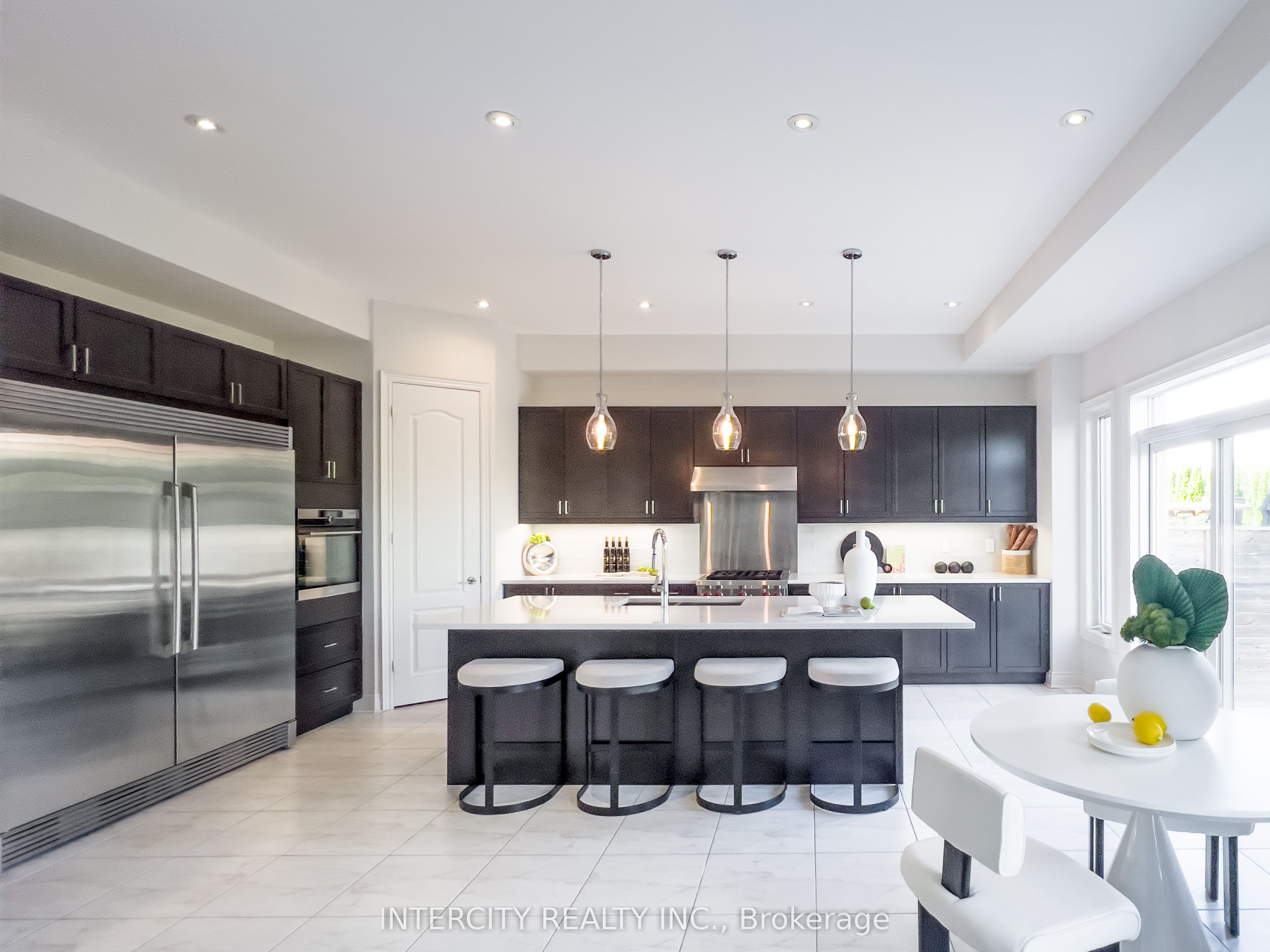 35 Cedarpoint Court, Vaughan, ON L6A 4P7 photo 2