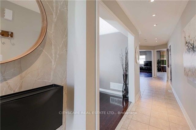 369 Kwapis Boulevard, Newmarket, ON L3X 3H1 photo 3