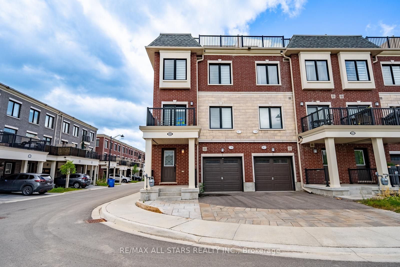 40 Covington Crescent, Whitchurch-Stouffville, ON L4A 4W8 photo 2