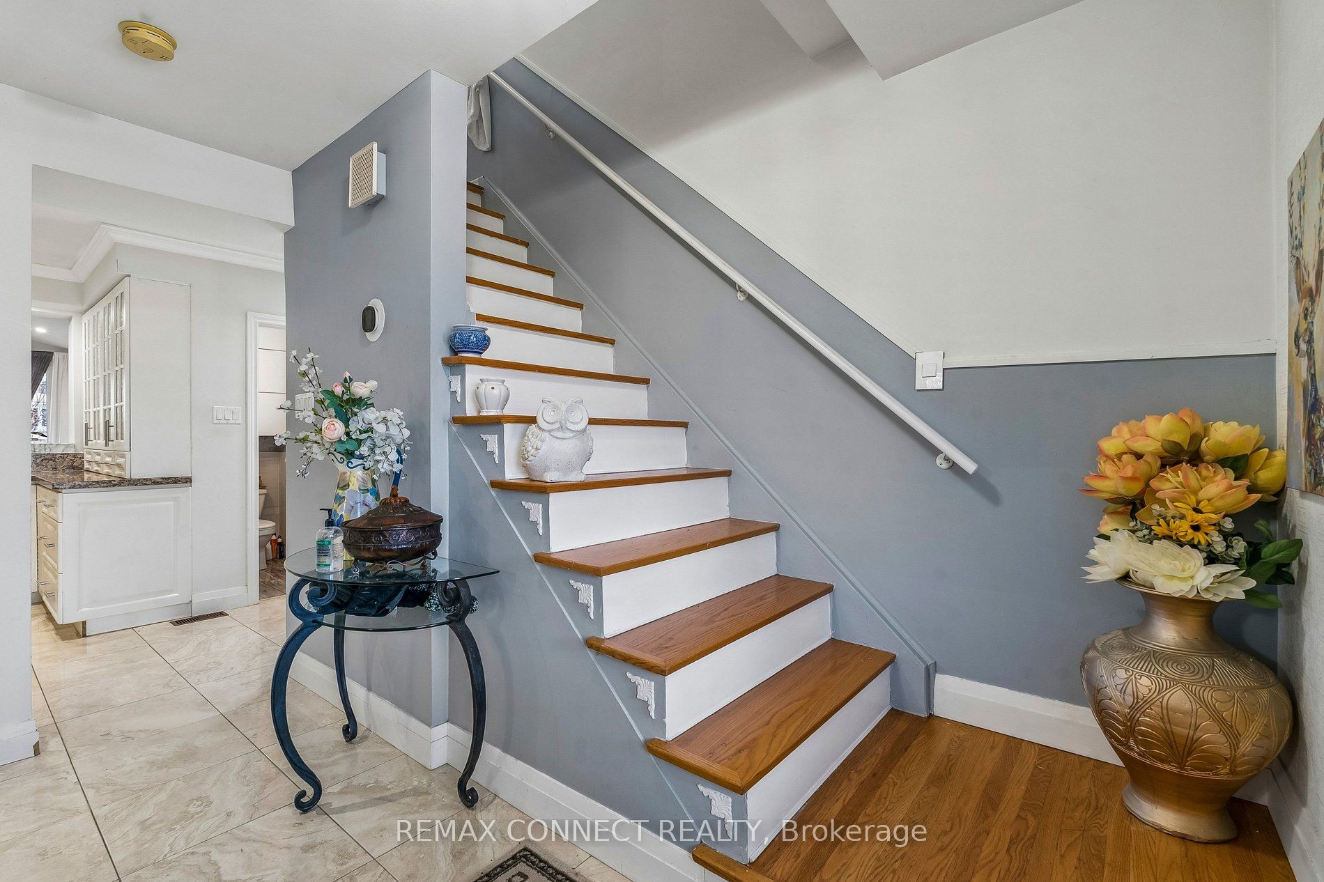 750 Gorham Street, Newmarket, ON L3Y 1L6 photo 2