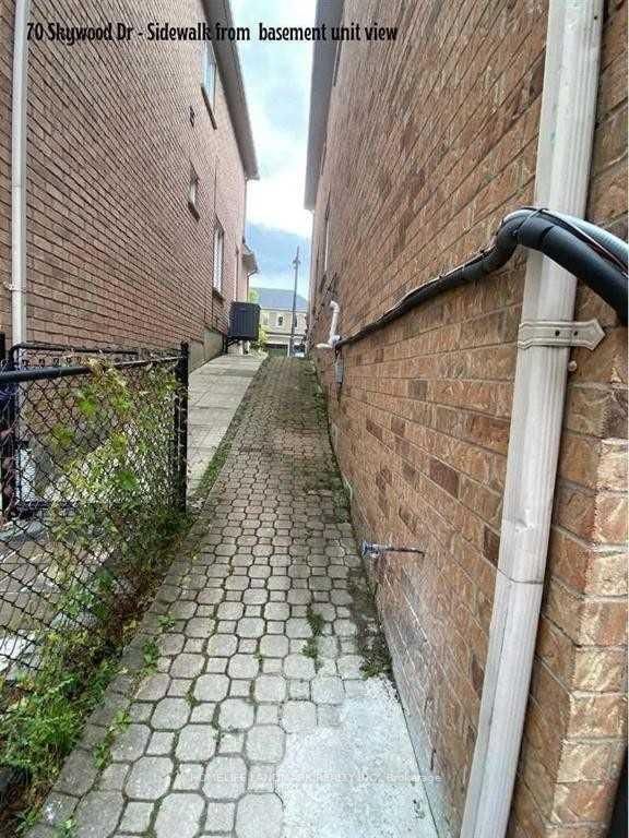 70 Skywood Drive Bsmt, Richmond Hill, ON L4E 4L1 photo 3
