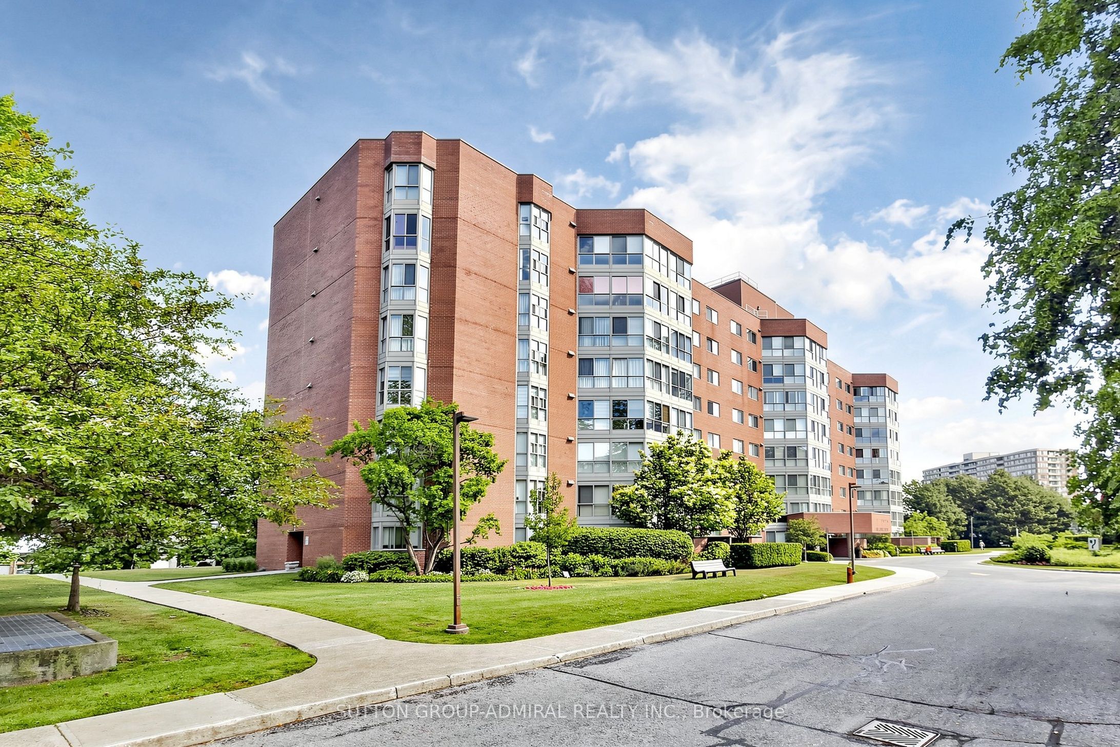 5 Weldrick Road W 208, Richmond Hill, ON L4C 8S9 photo 2