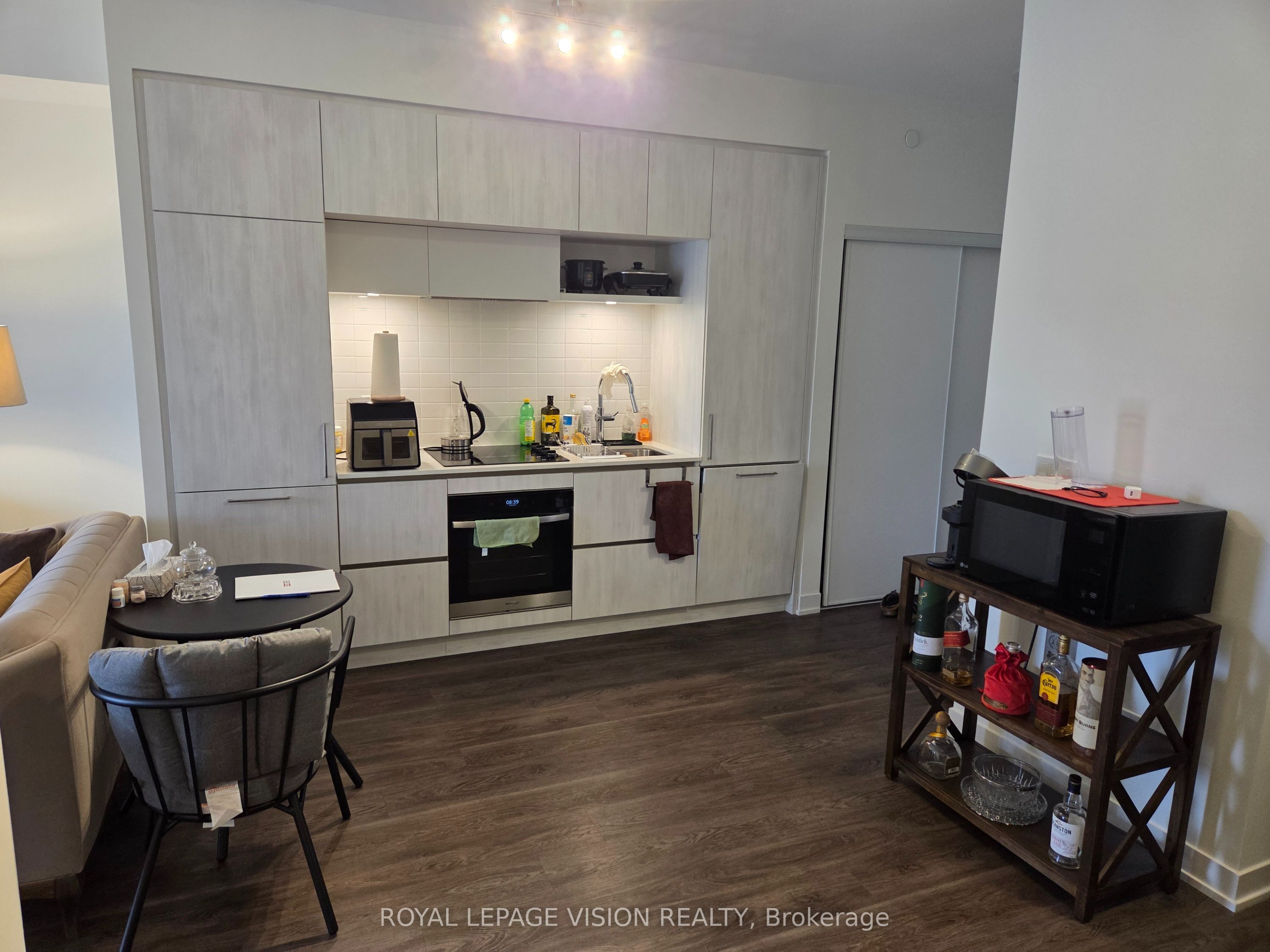 6 David Eyer Road 217, Richmond Hill, ON L4S 0N5 photo 2