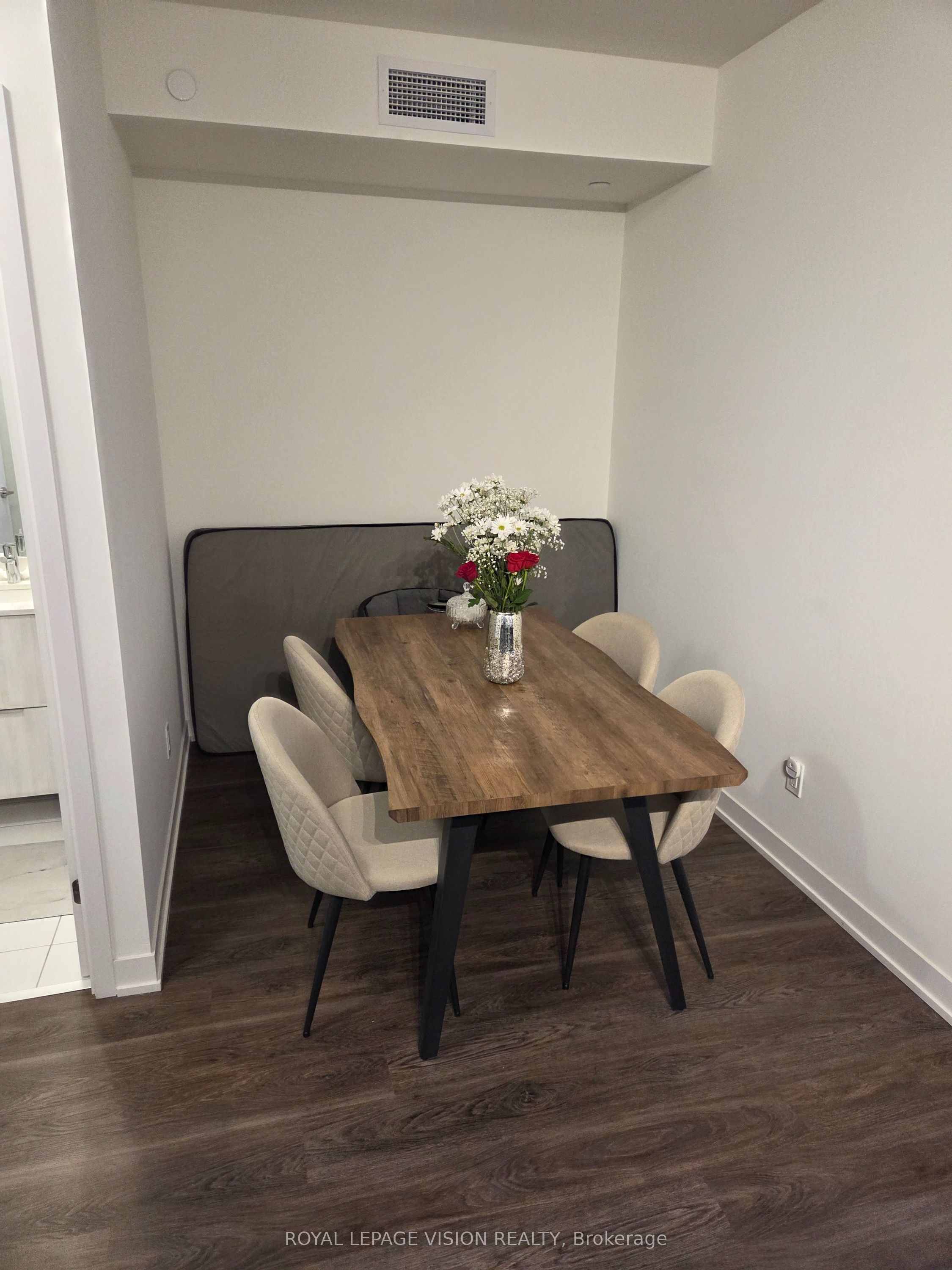 6 David Eyer Road 217, Richmond Hill, ON L4S 0N5 photo 3