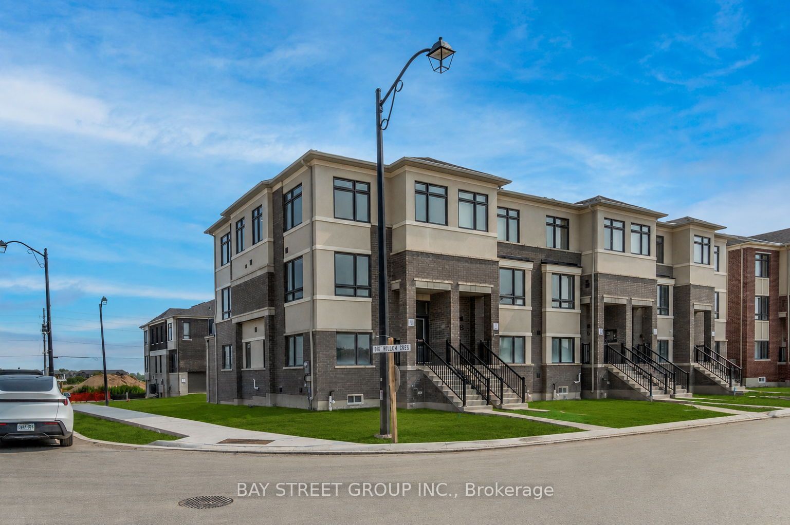 2A Big Willow Crescent, Richmond Hill, ON L4E 1P3 photo 2
