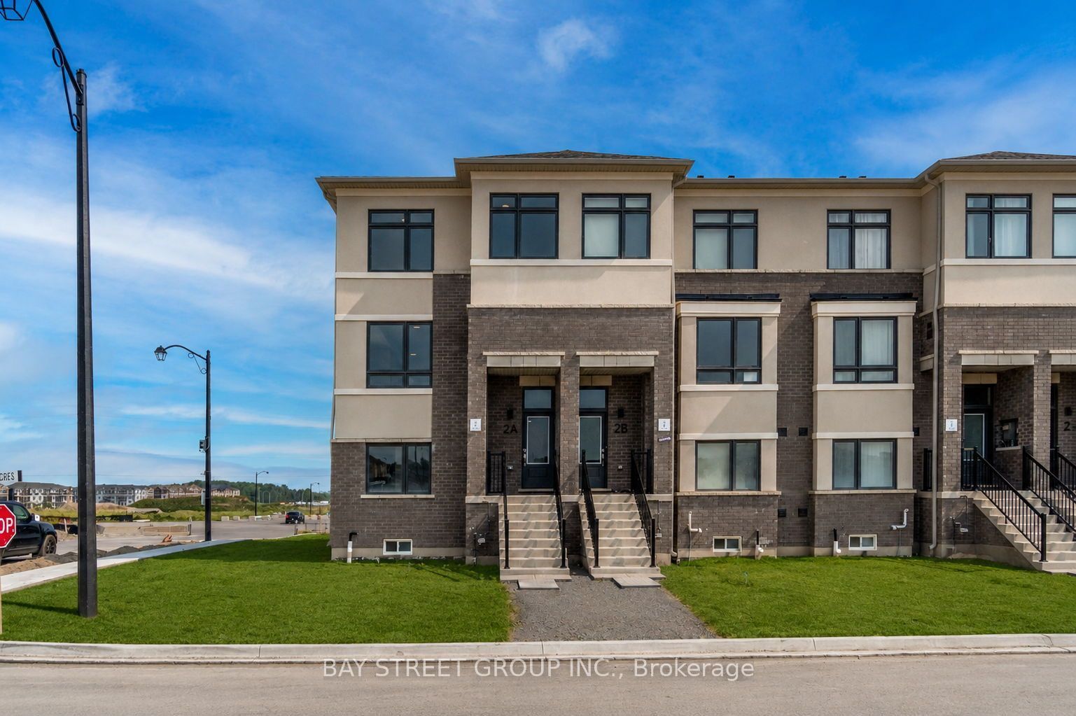 2A Big Willow Crescent, Richmond Hill, ON L4E 1P3 photo 3