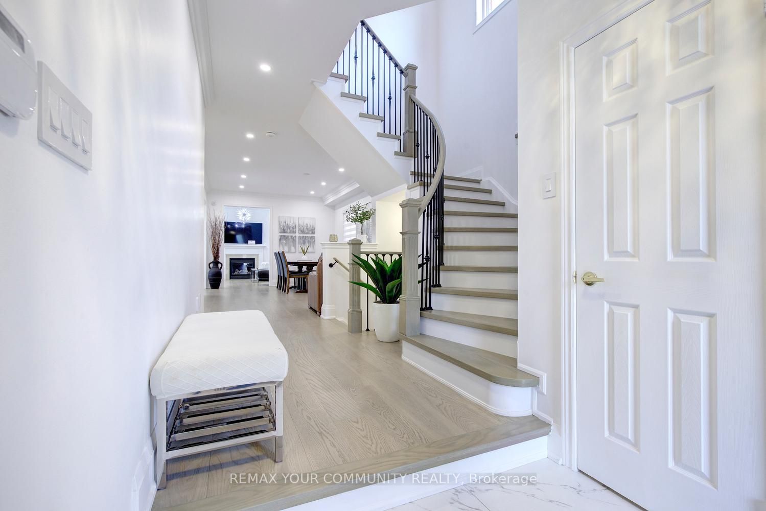 16 Muret Crescent, Vaughan, ON L6A 4S4 photo 4