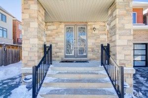 4 Goldeneye Drive, East Gwillimbury, ON L9N 1R8 photo 3