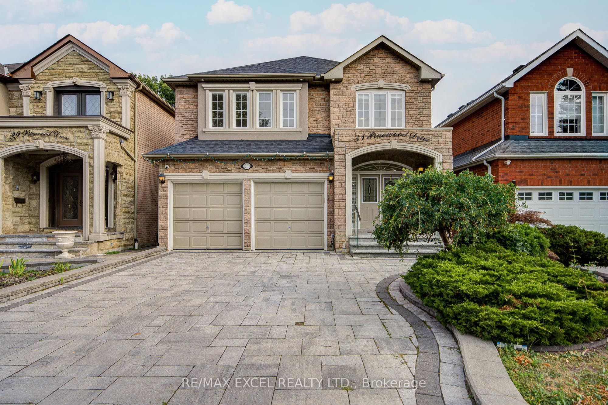 31 Pinewood Drive, Vaughan, ON L4J 5P4 photo 2