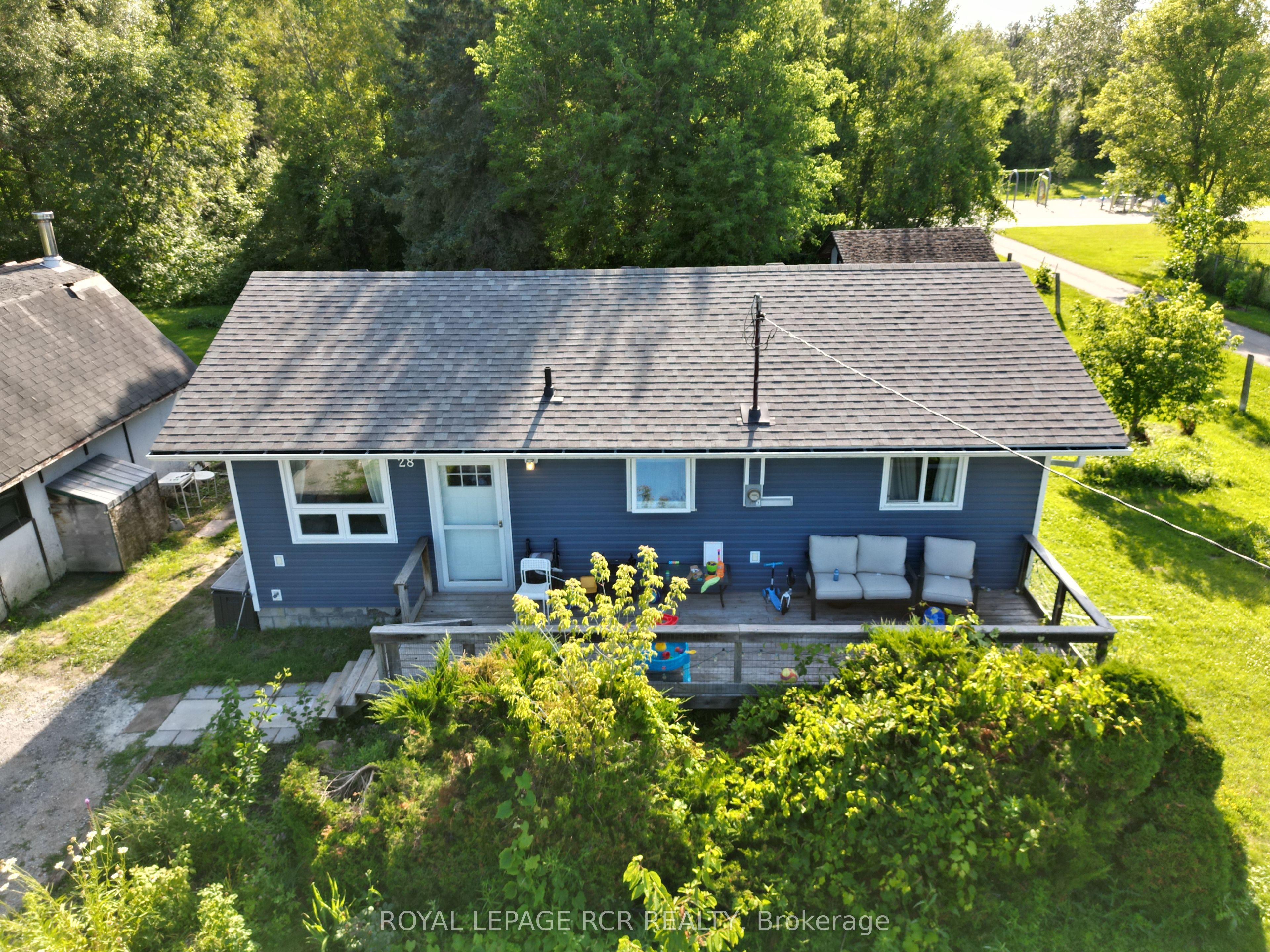 28 Blake Street, East Gwillimbury, ON L0E 1R0 photo 2