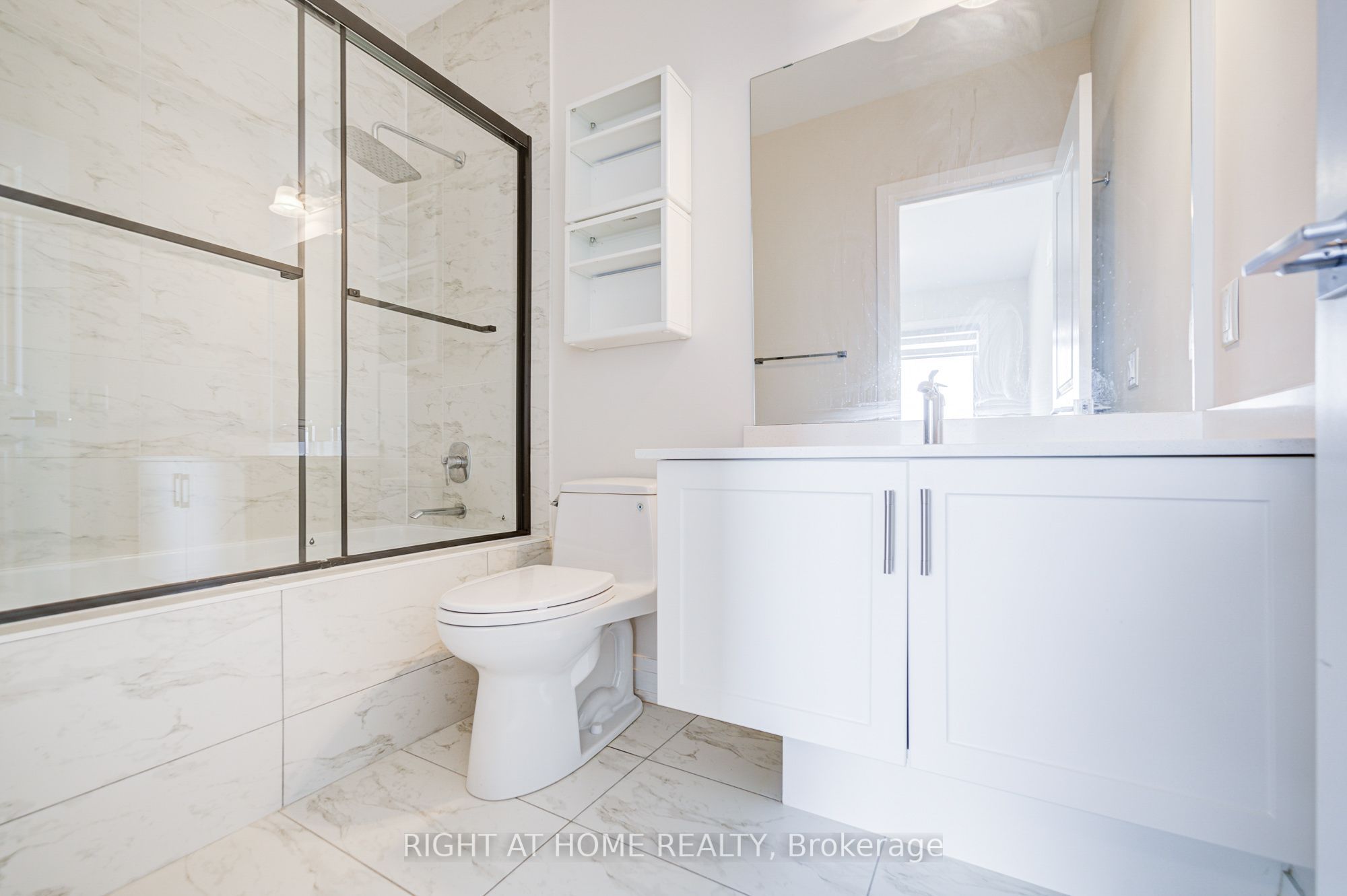 33 John Stocks Way Unit 3B, Markham, ON L3T 0G1 photo 3