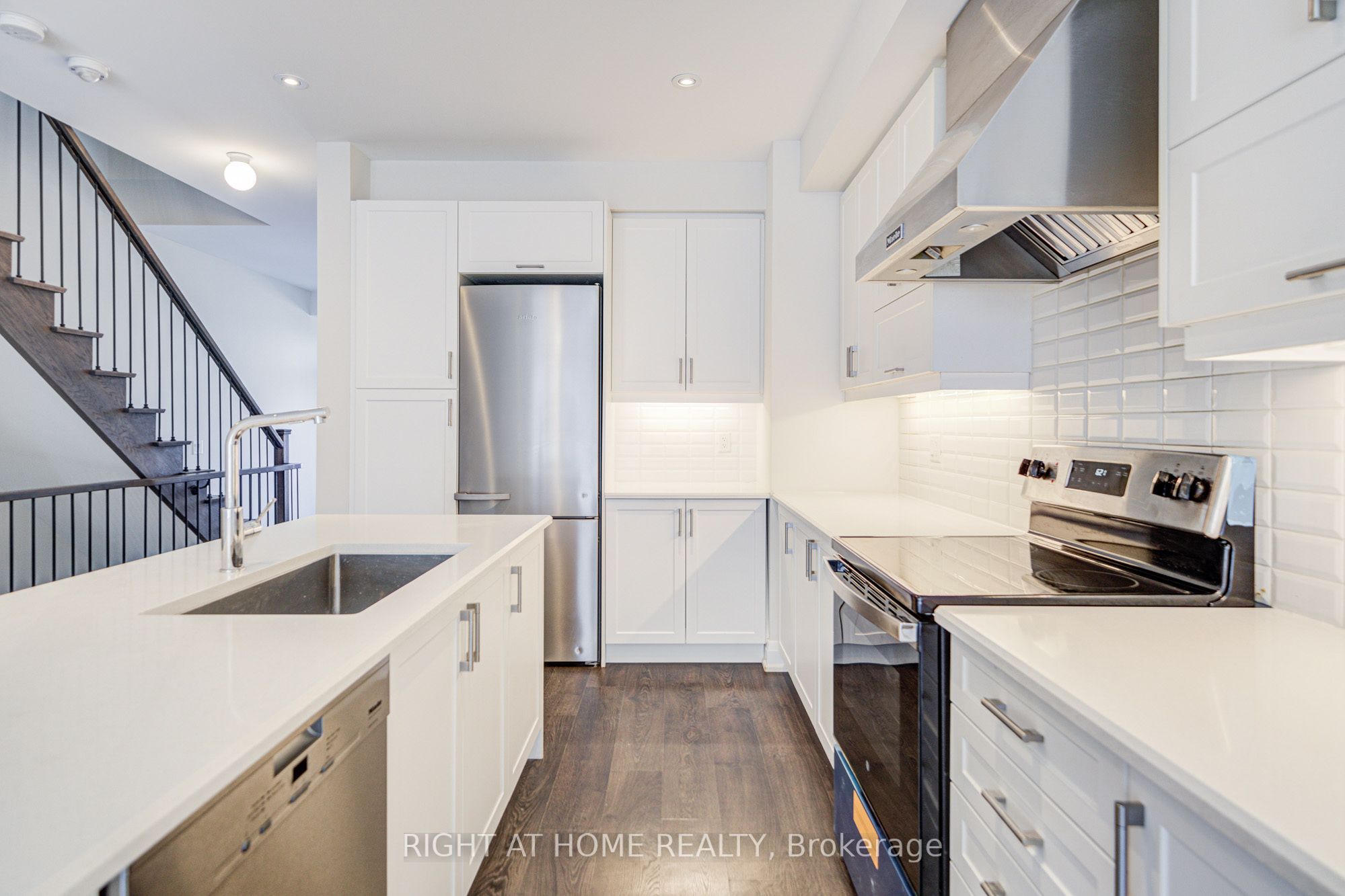 33 John Stocks Way Unit 3B, Markham, ON L3T 0G1 photo 4