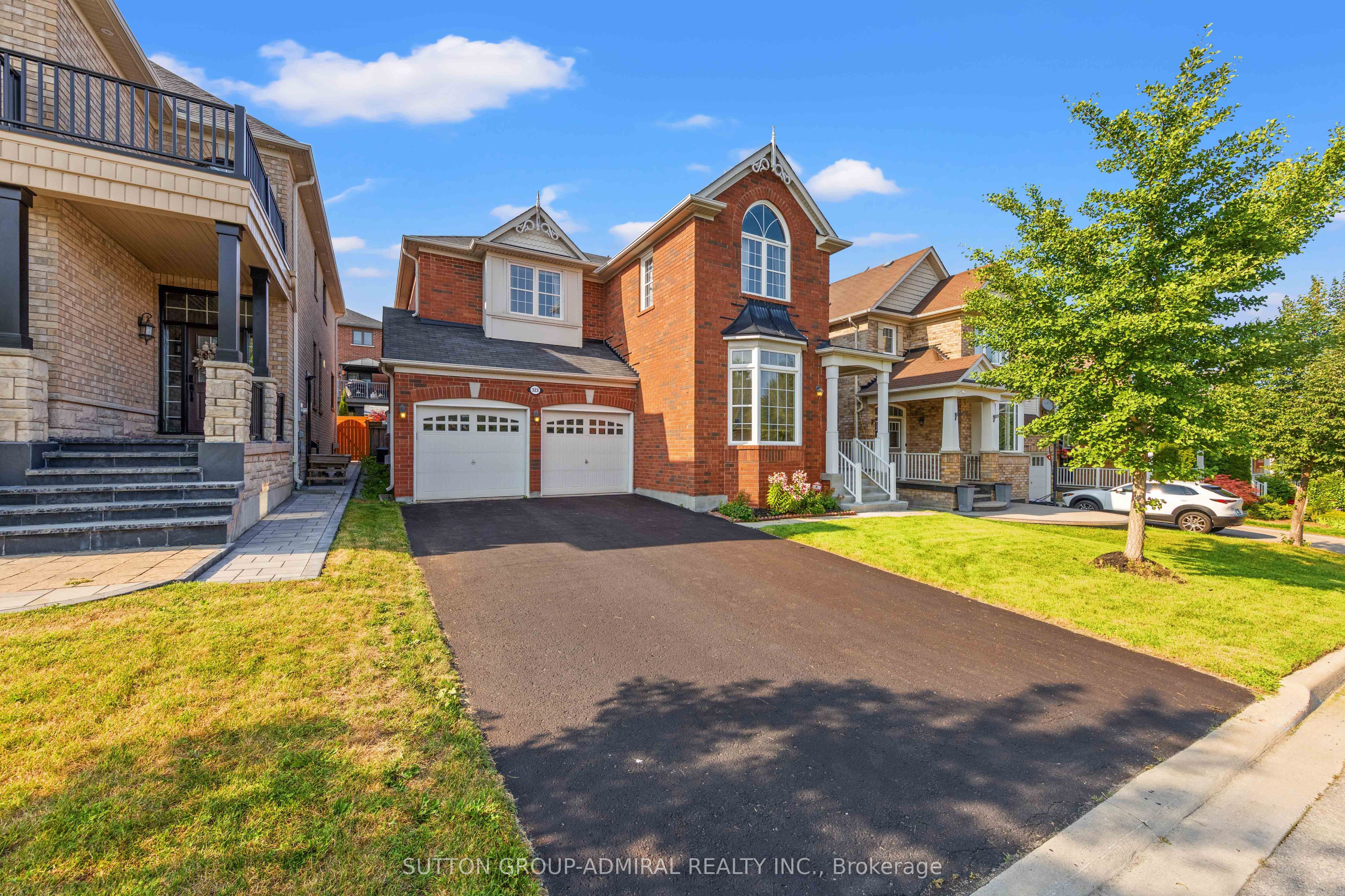 323 Cheryl Mews Boulevard, Newmarket, ON L3X 3J6 photo 2