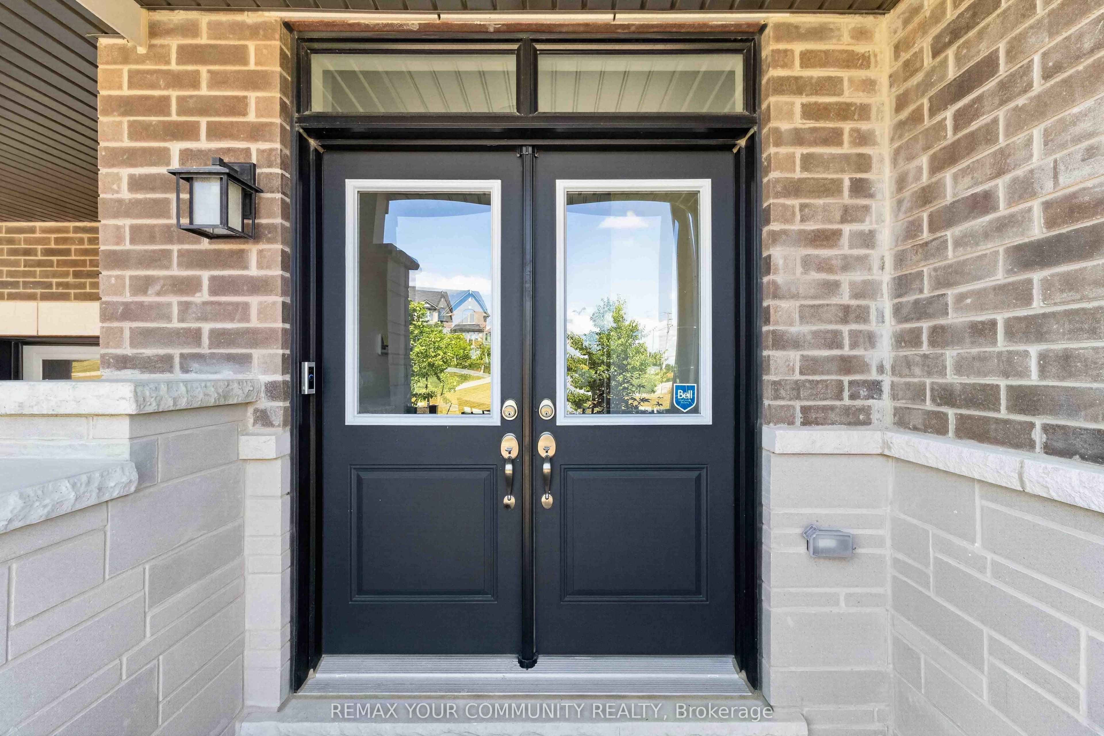 92 Holyrood Crescent, Vaughan, ON L4H 5G2 photo 2