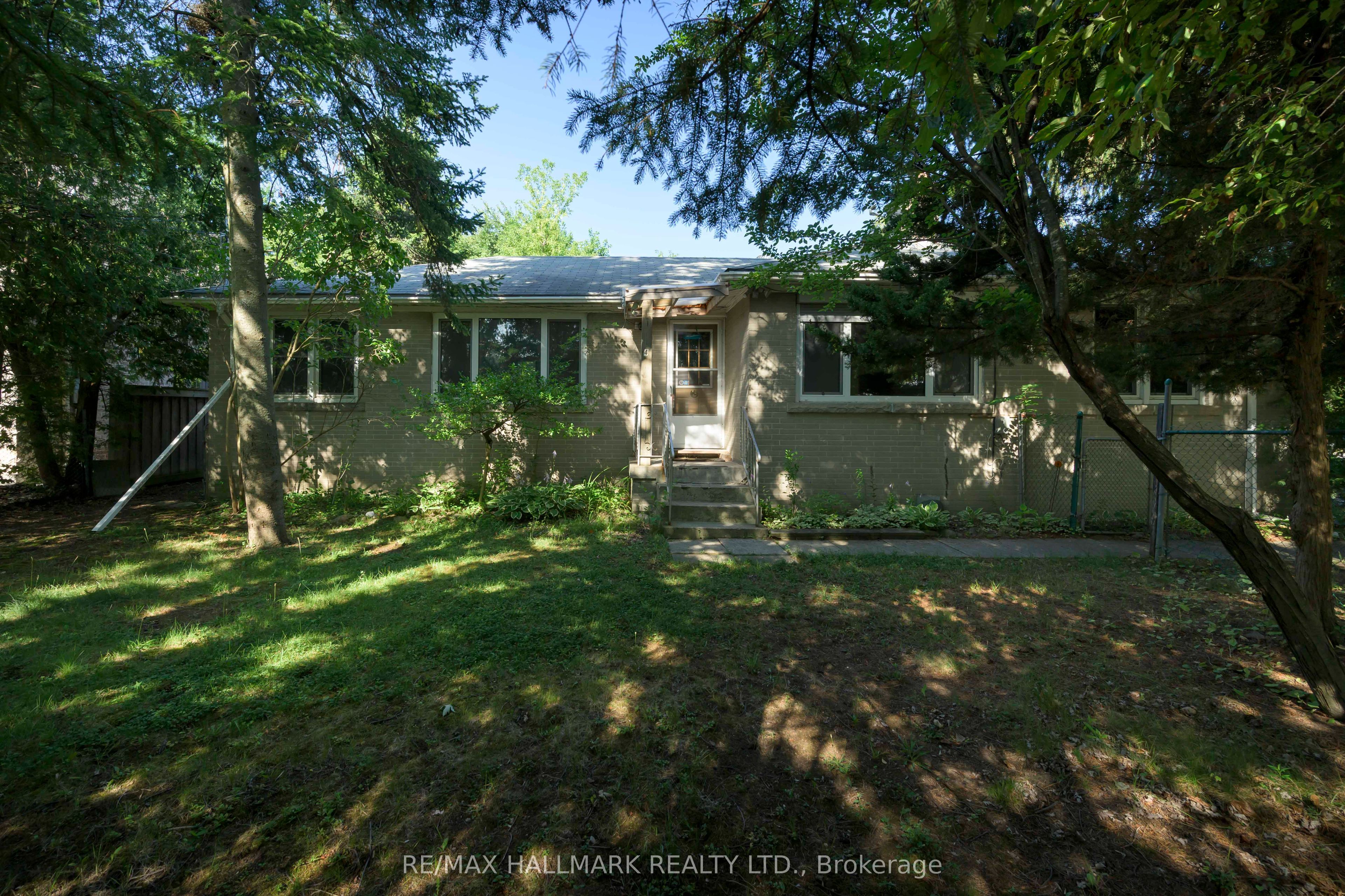 4 Crestview Road, King, ON L0G 1N0