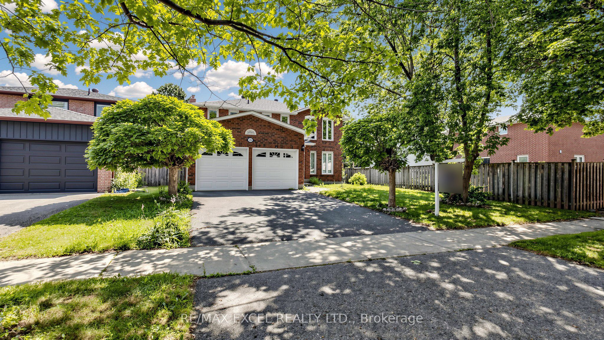21 Mary Gapper Crescent, Richmond Hill, ON L4C 7L9 photo 2