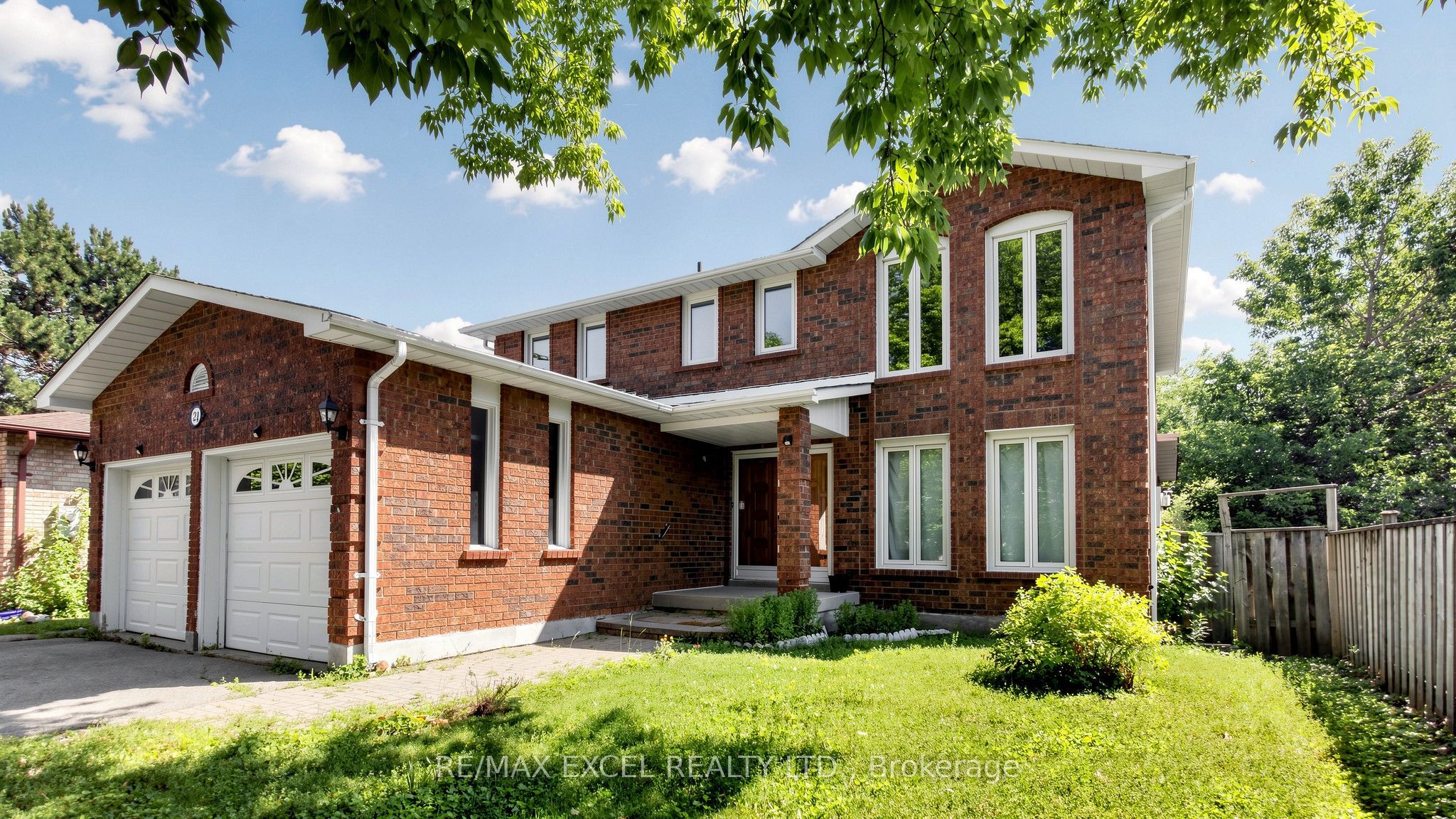 21 Mary Gapper Crescent, Richmond Hill, ON L4C 7L9 photo 3