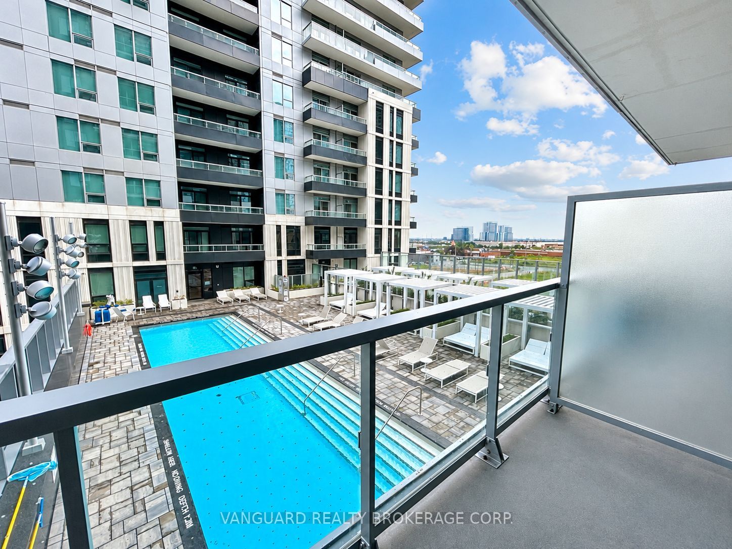 5 Meadowdale Road 411, Vaughan, ON L4K 0C7 photo 4