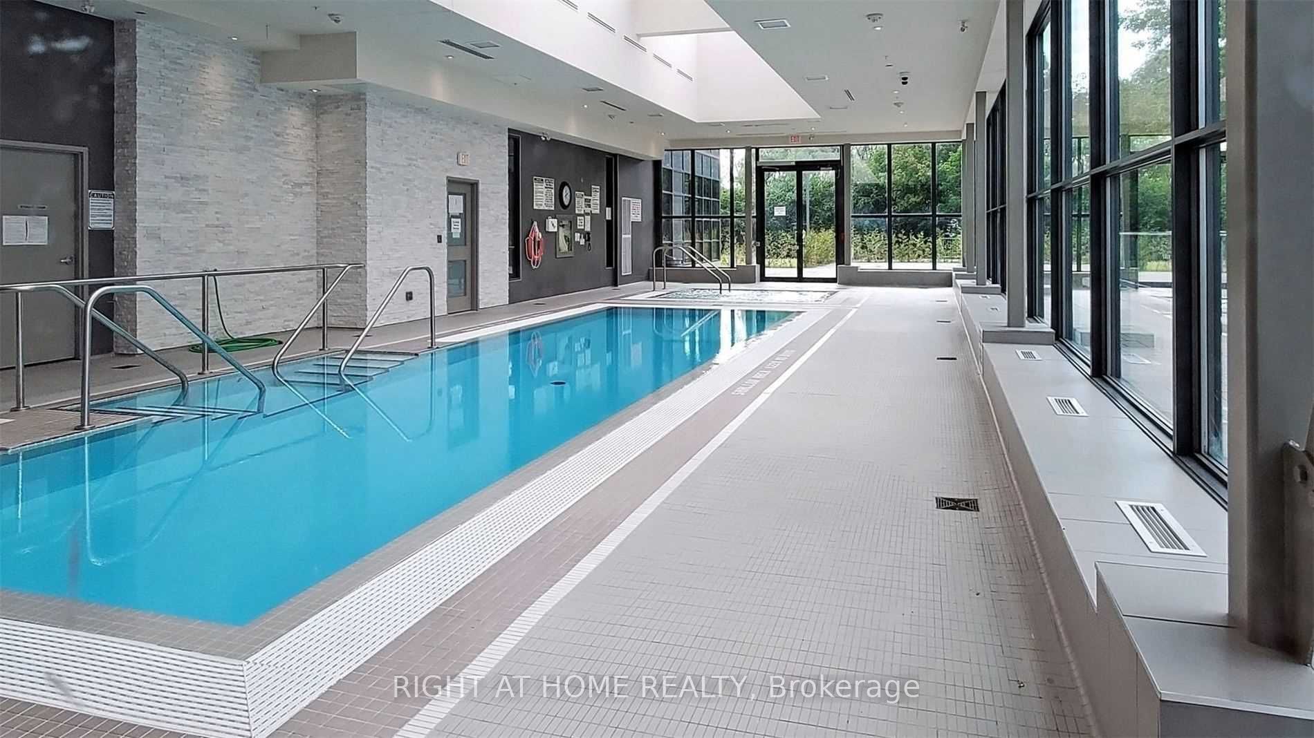 9618 Yonge Street 1010, Richmond Hill, ON L4C 0X5 photo 3