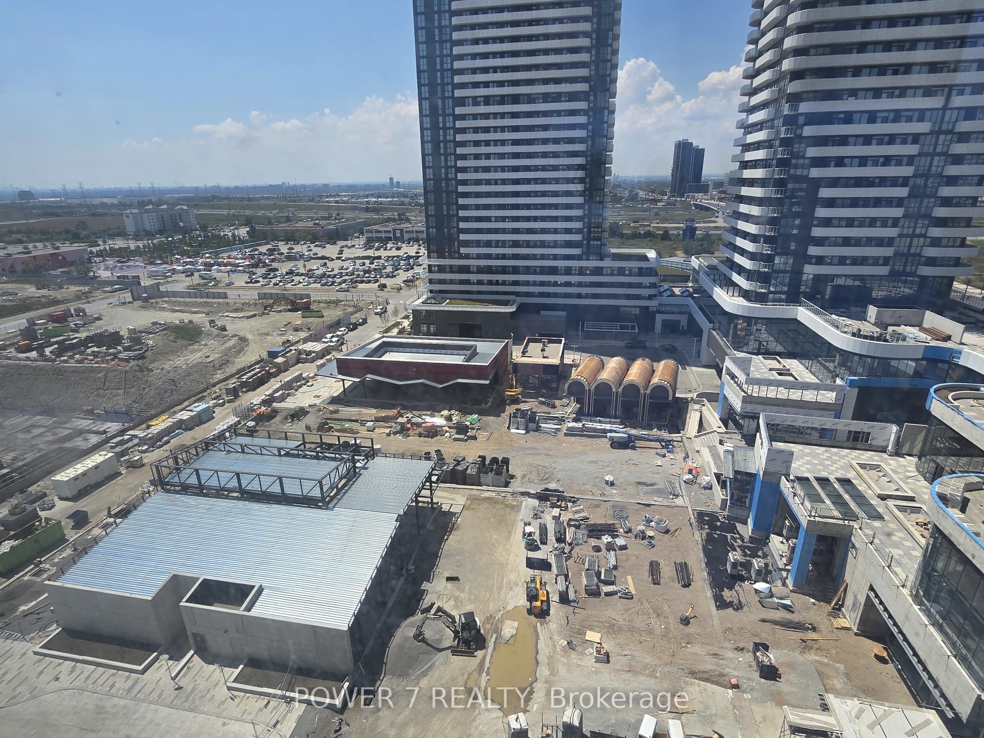 28 Interchange Way 1503, Vaughan, ON L4K 0P8 photo 3