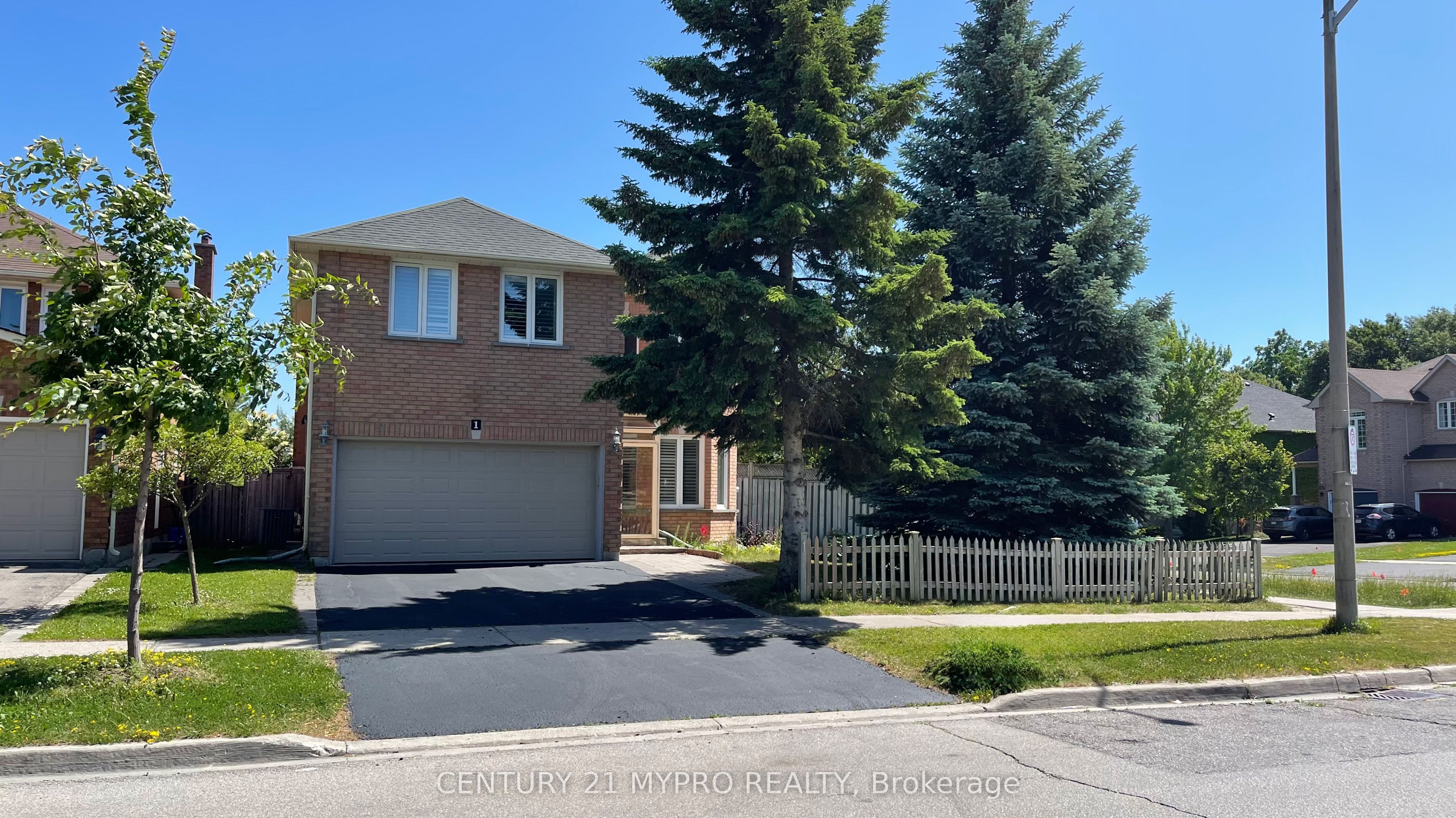 1 Brookwood Drive, Richmond Hill, ON L4S 1E8 photo 2