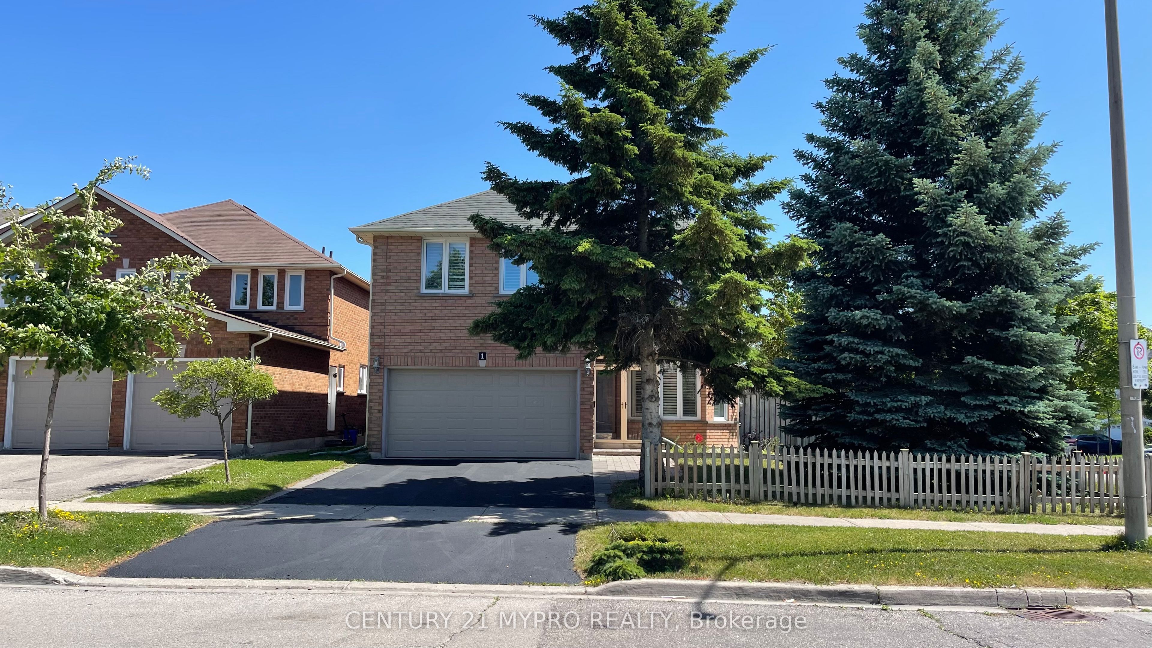 1 Brookwood Drive, Richmond Hill, ON L4S 1E8 photo 3