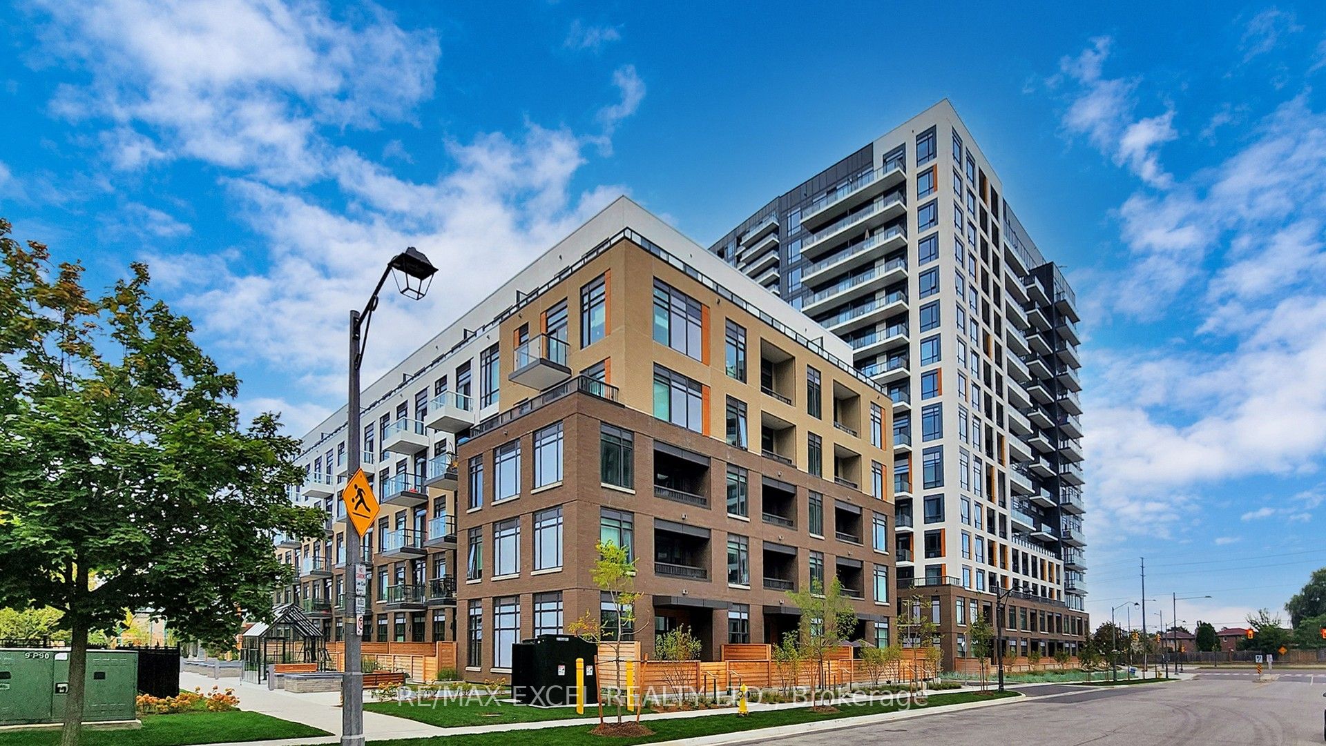 8 Beverley Glen Boulevard 802, Vaughan, ON L4J 0L5