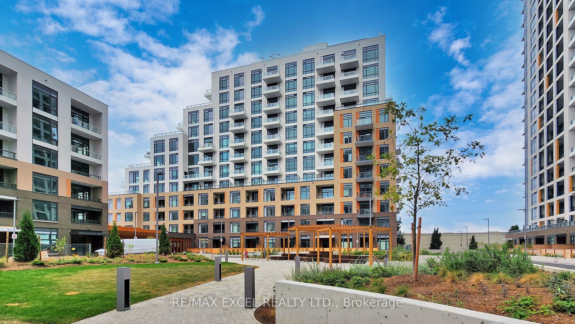 8 Beverley Glen Boulevard 802, Vaughan, ON L4J 0L5 photo 2