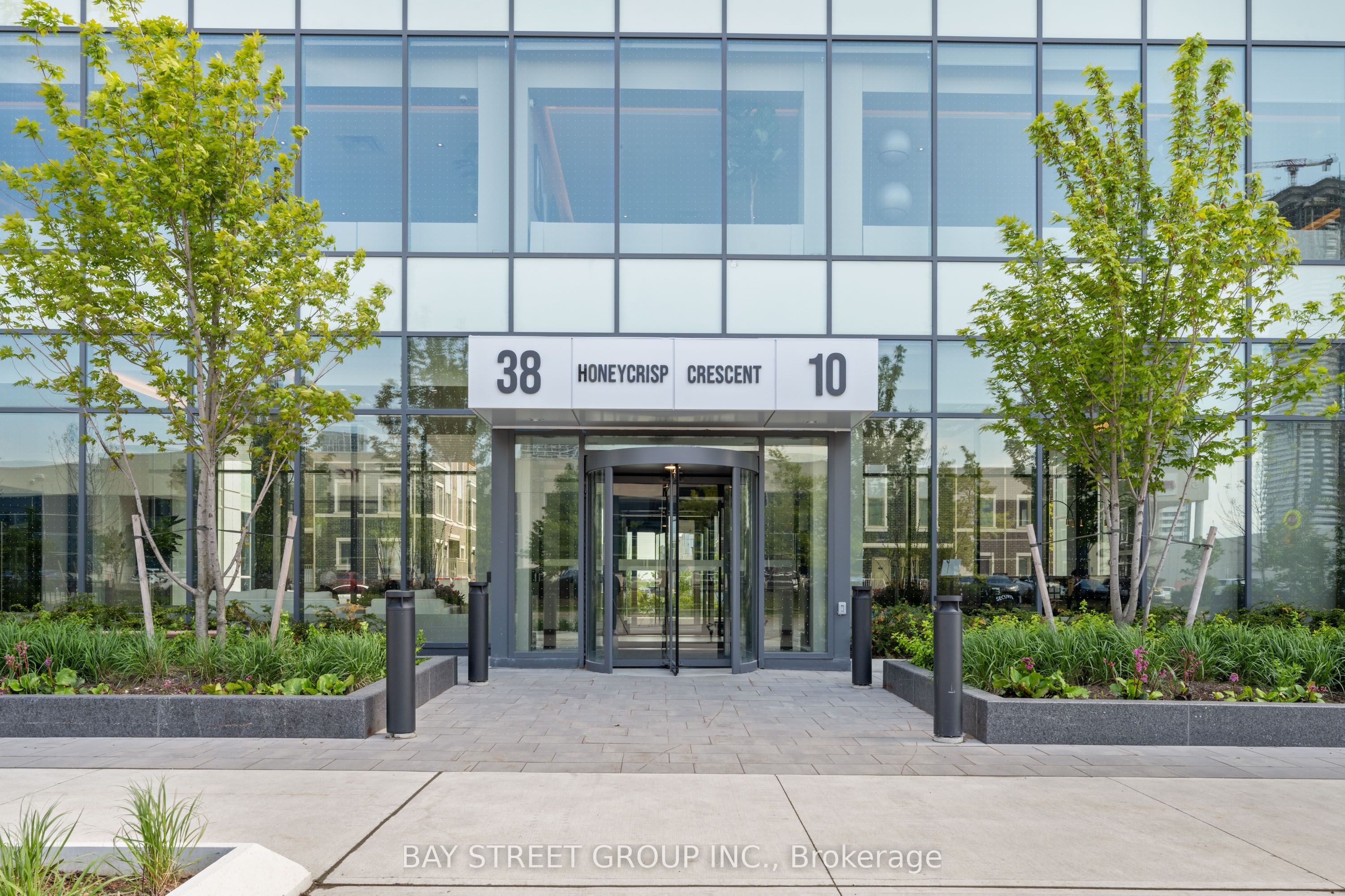 38 Honeycrisp Crescent 1708, Vaughan, ON L4K 0M8 photo 4