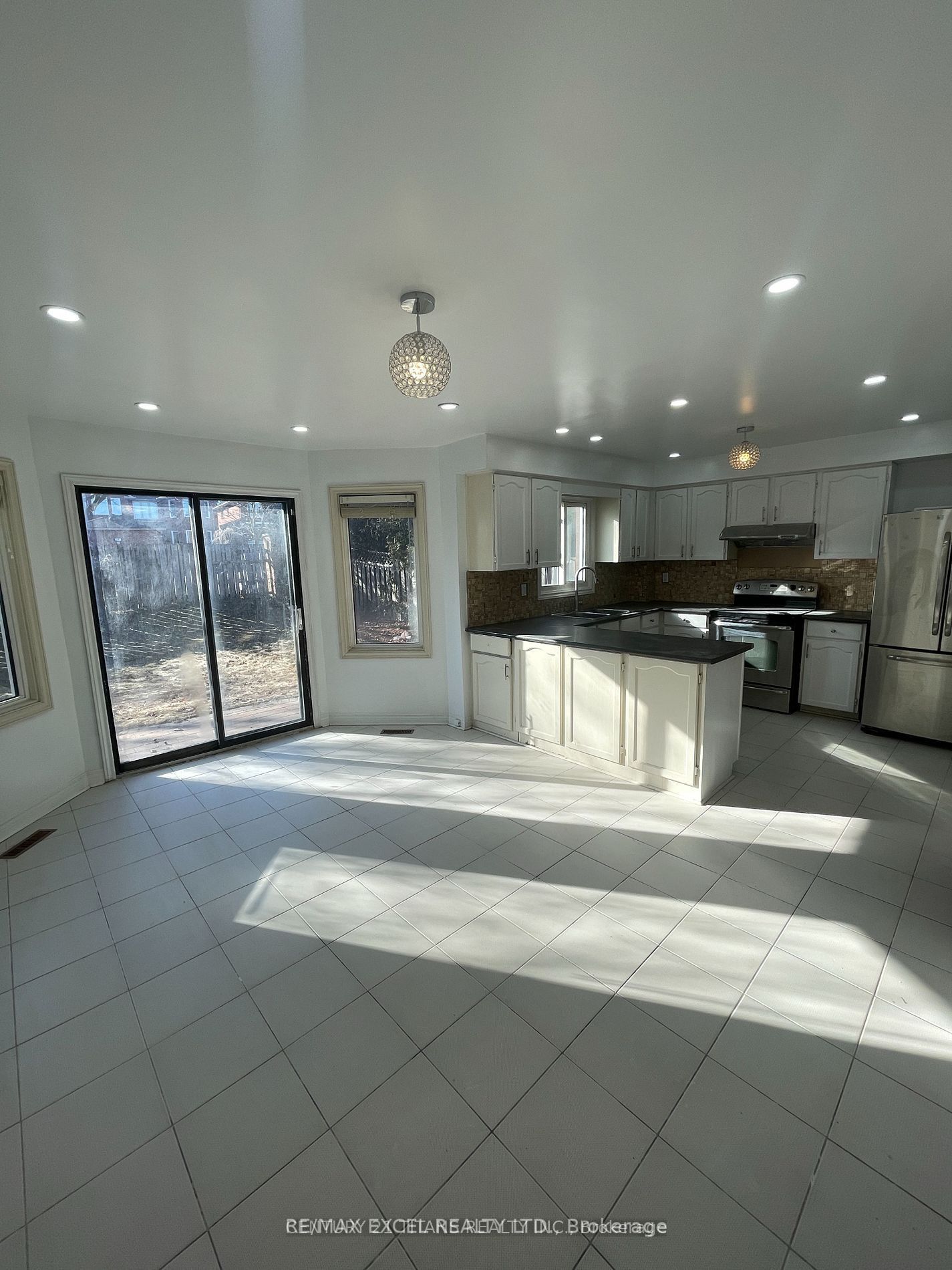 60 Normandy Crescent Main, Richmond Hill, ON L4C 8L7