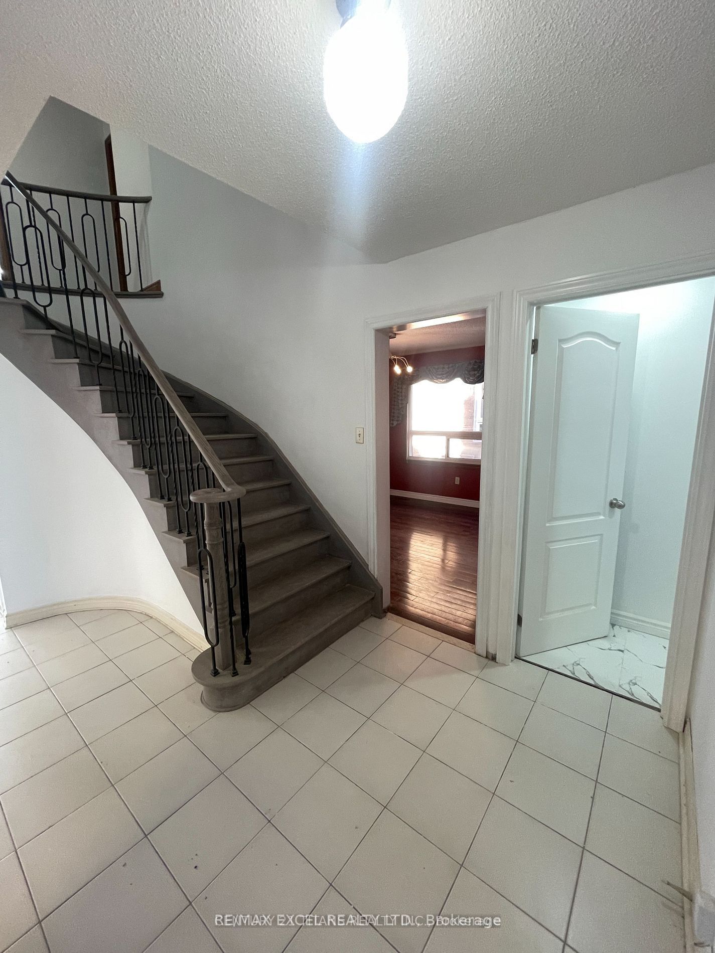 60 Normandy Crescent Main, Richmond Hill, ON L4C 8L7 photo 3