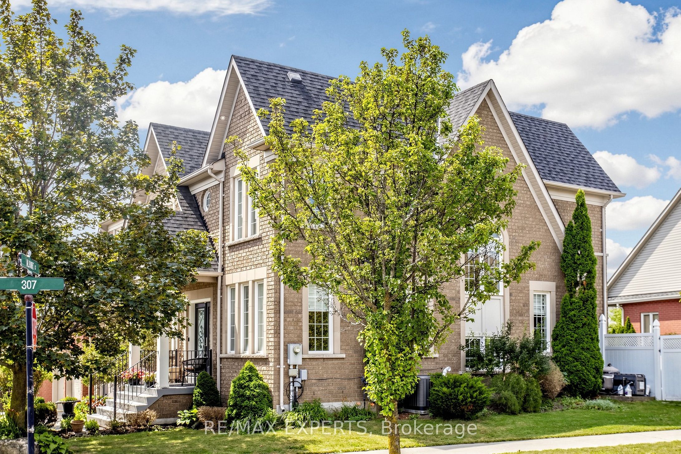 30 Alhart Street, Richmond Hill, ON L4E 5E8 photo 3
