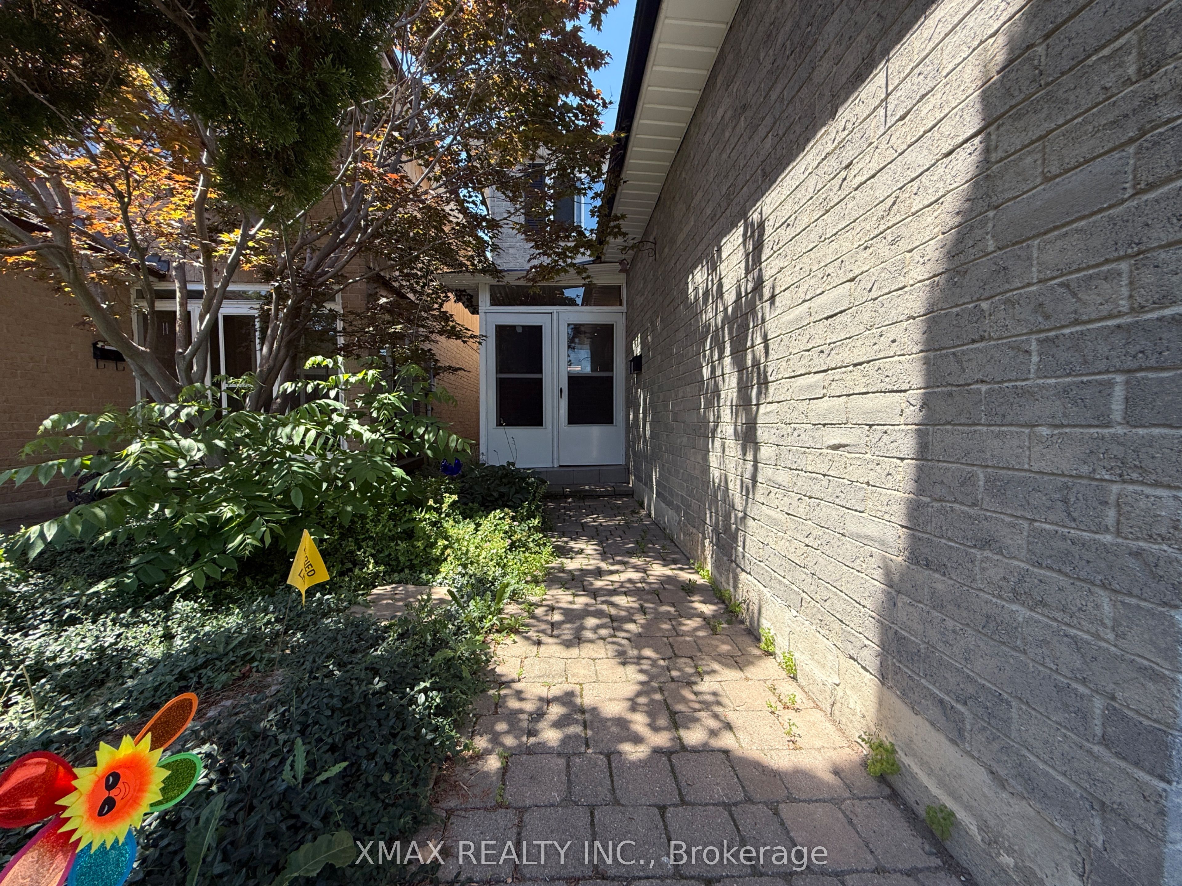 82 Lund Street, Richmond Hill, ON L4C 5V9 photo 3
