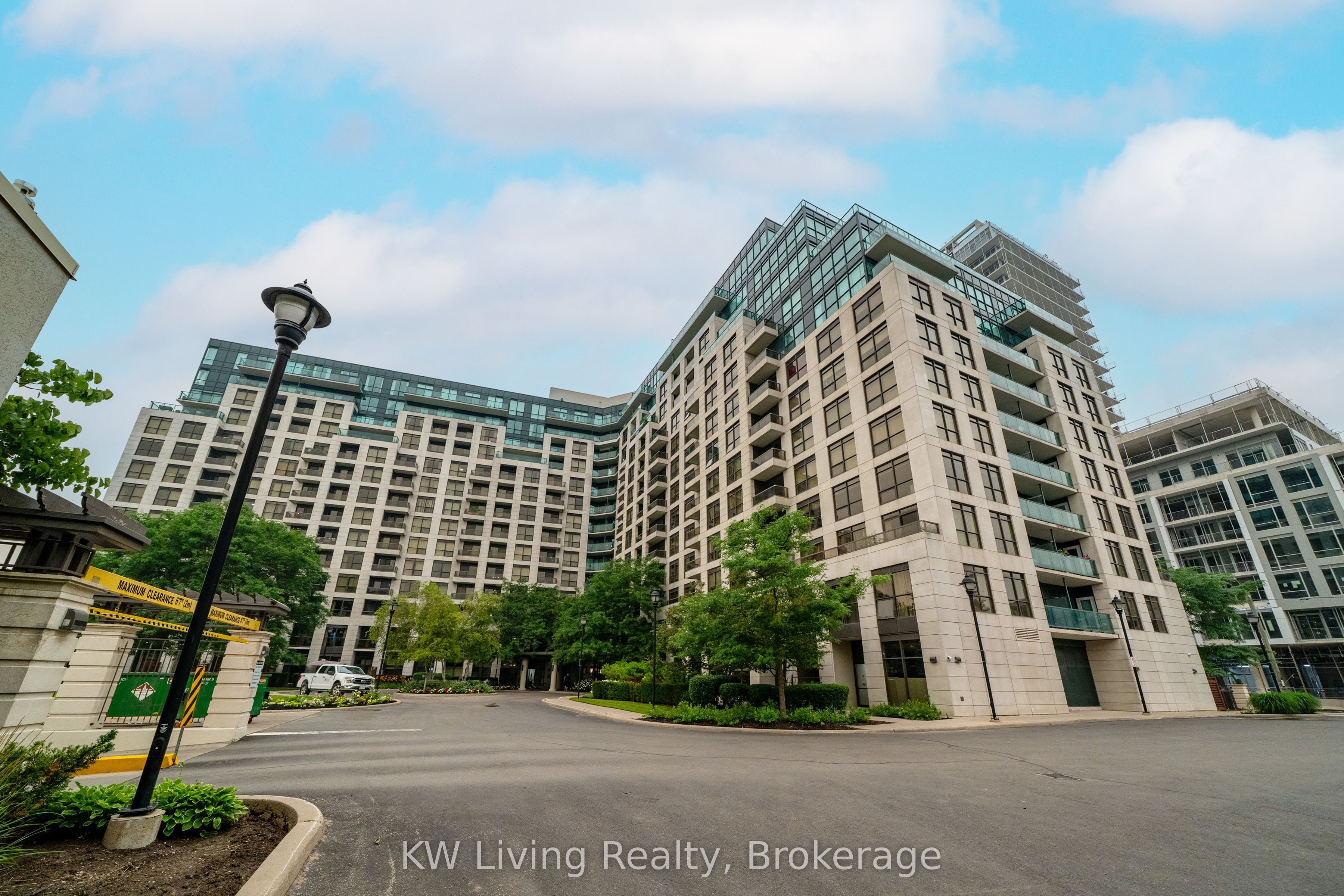 18 HARDING Boulevard 905, Richmond Hill, ON L4C 0T3 photo 4