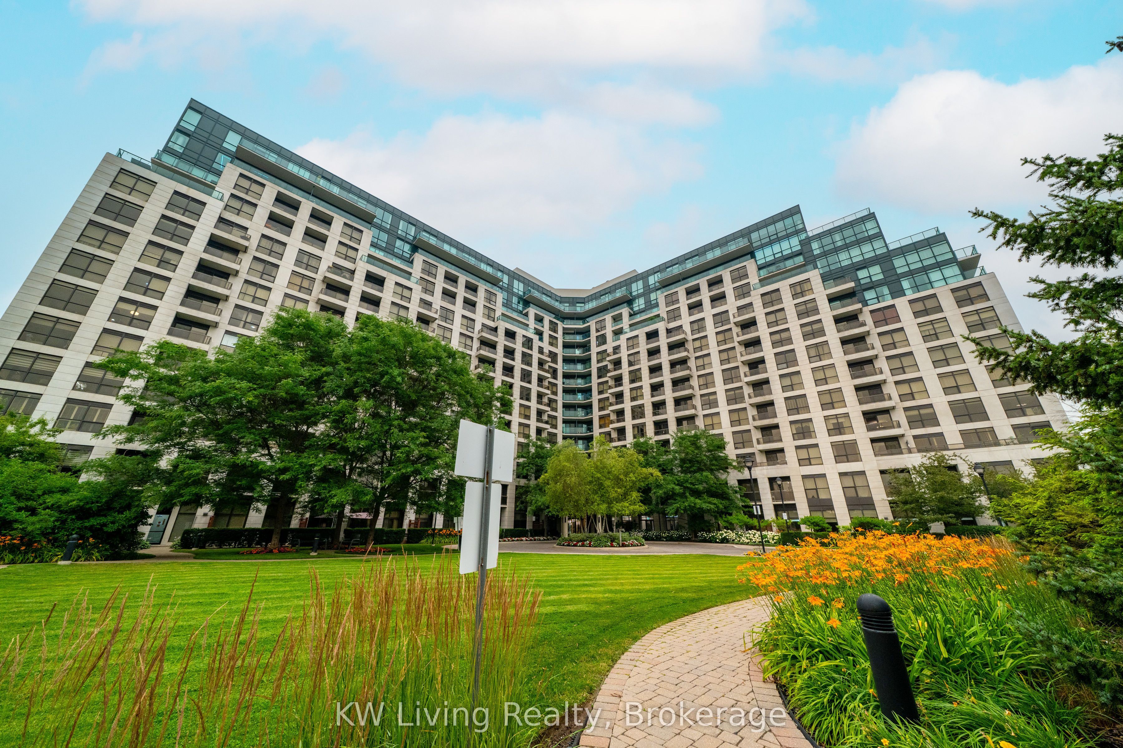 18 HARDING Boulevard 905, Richmond Hill, ON L4C 0T3 photo 5