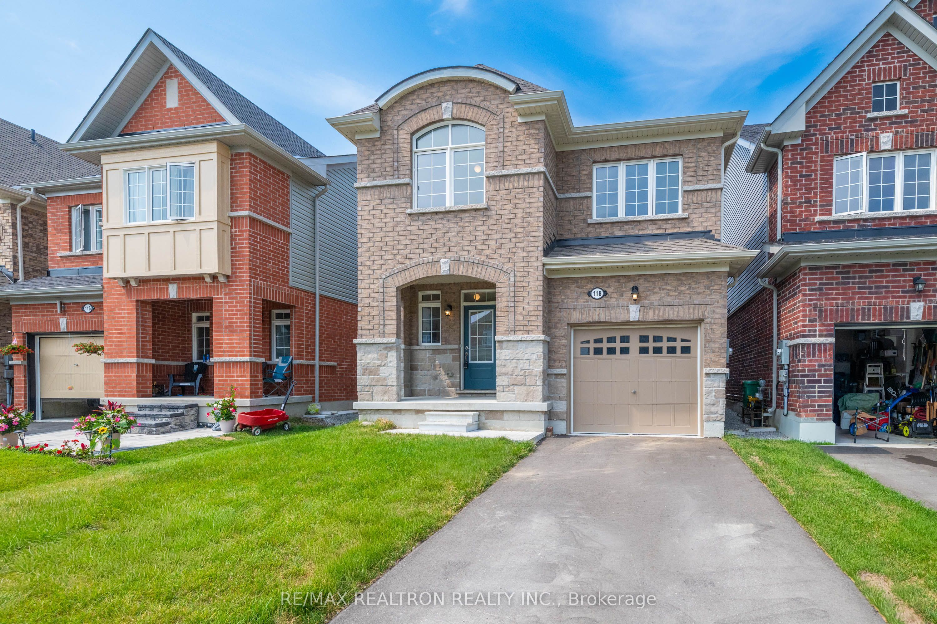 118 Cliff Thompson Court, Georgina, ON L0E 1R0 photo 2