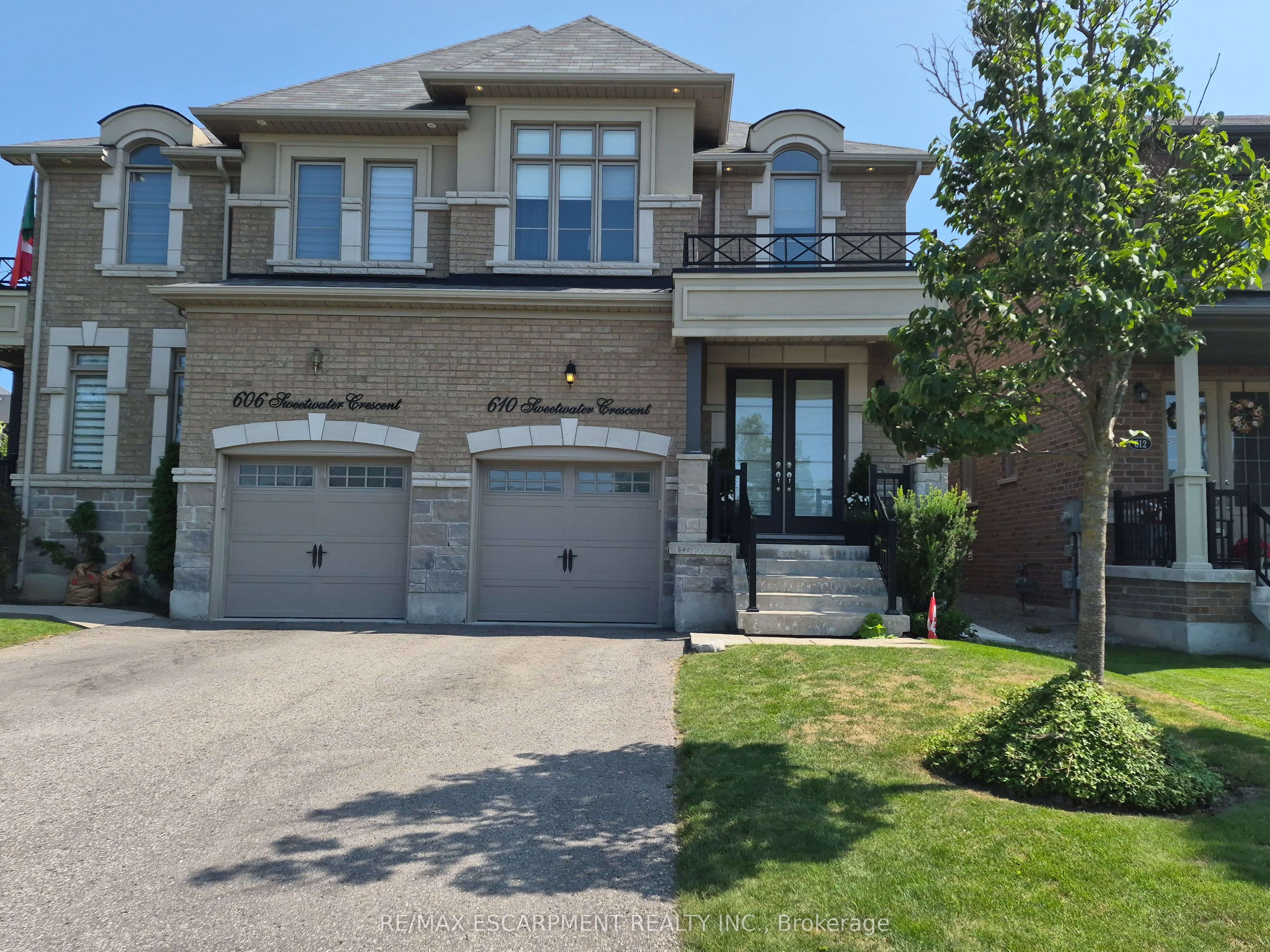 610 Sweetwater Crescent, Newmarket, ON L3X 0H5 photo 2