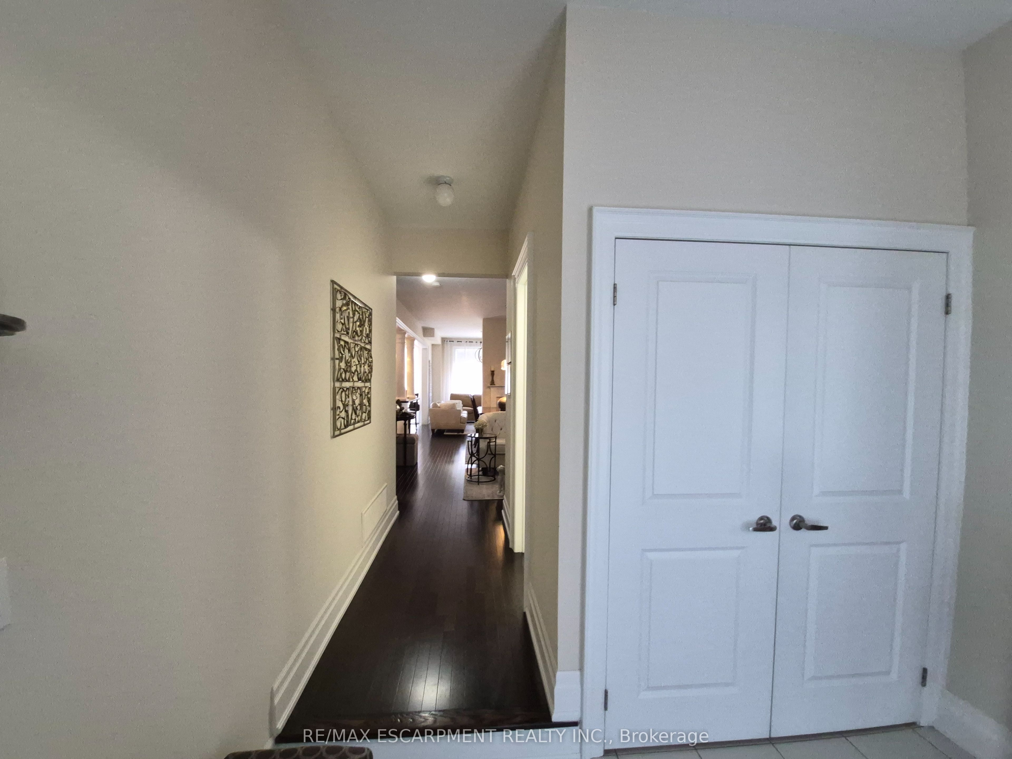 610 Sweetwater Crescent, Newmarket, ON L3X 0H5 photo 4